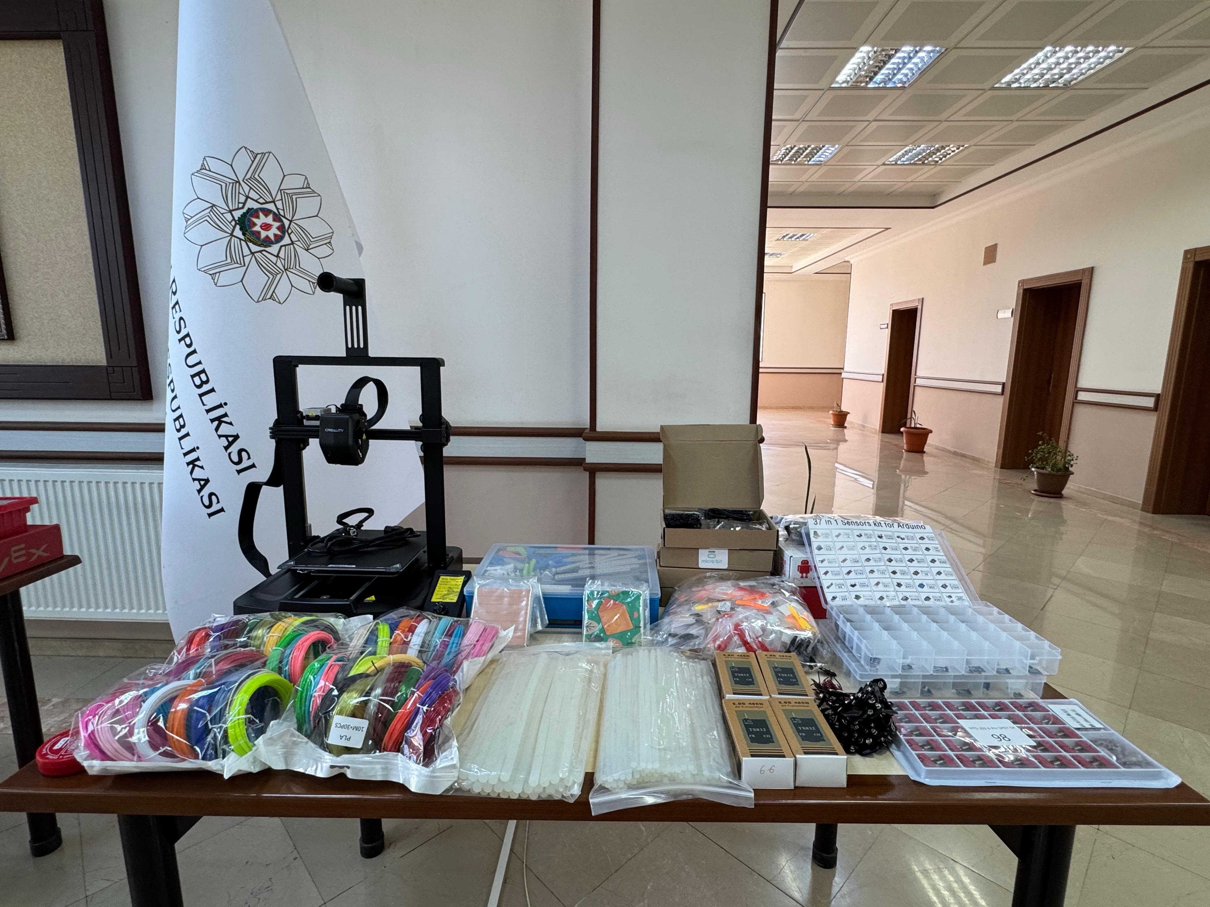 Ümumtəhsil müəssisələrindəki STEAM otaqlarına yeni avadanlıqlar verilib