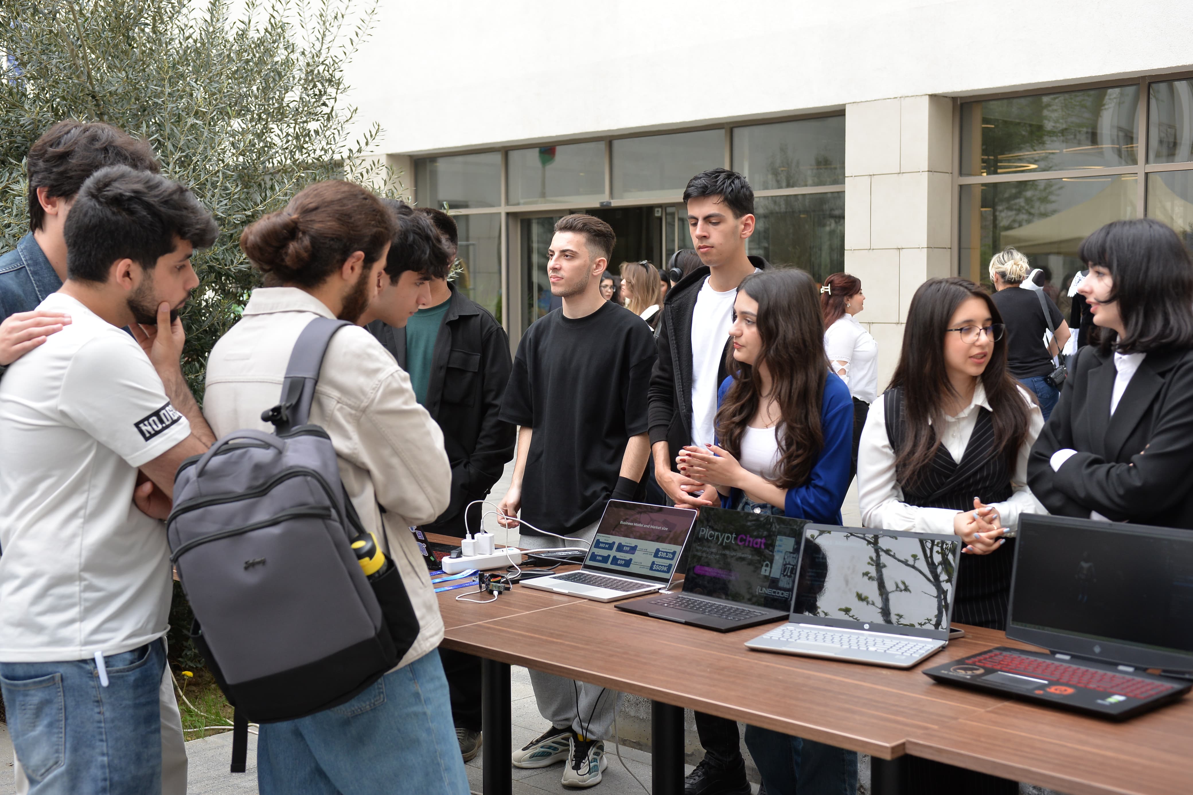 UNEC-də “Elm Festivalı 2025” keçirilir – FOTOLAR