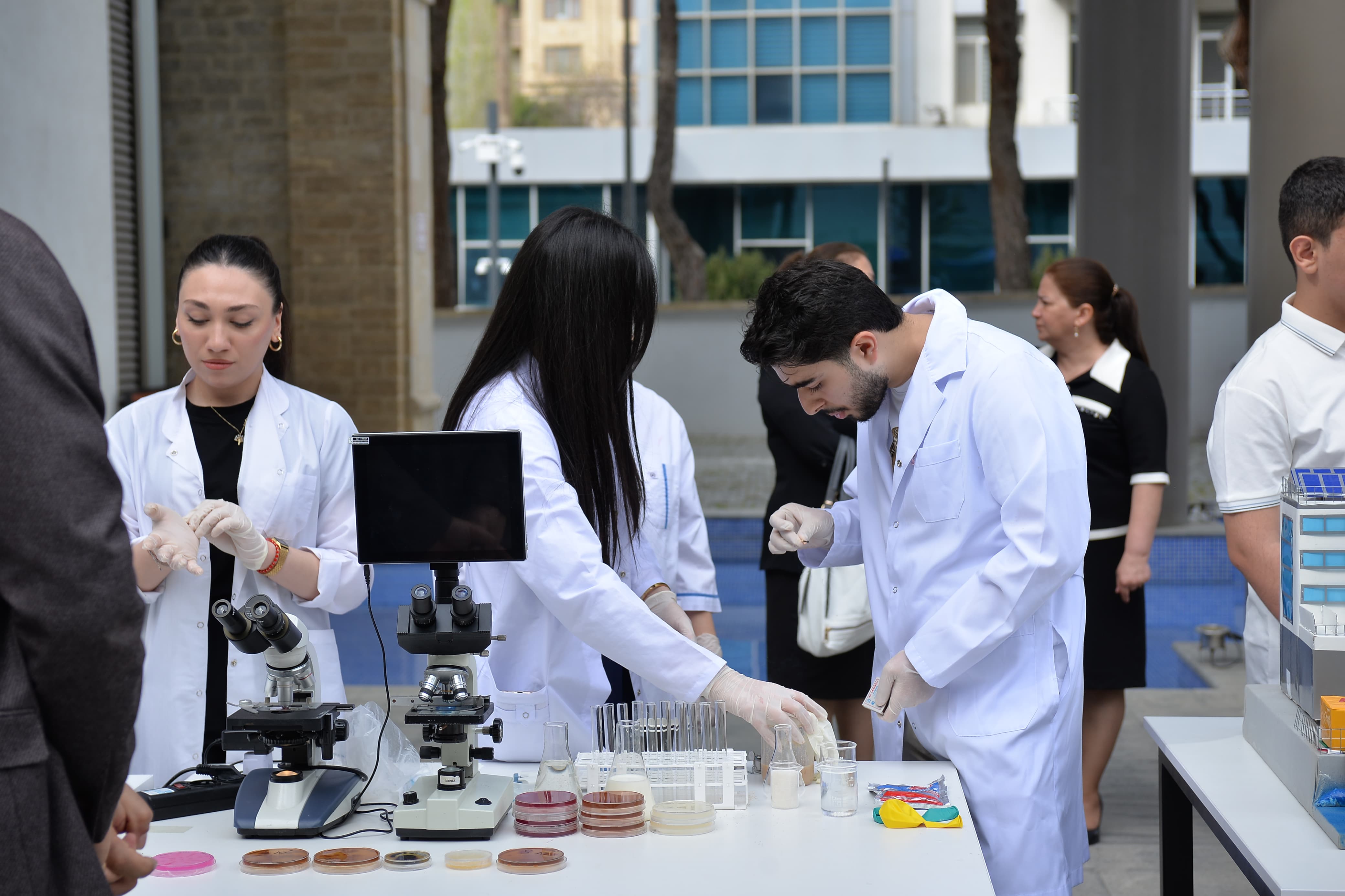 UNEC-də “Elm Festivalı 2025” keçirilir – FOTOLAR