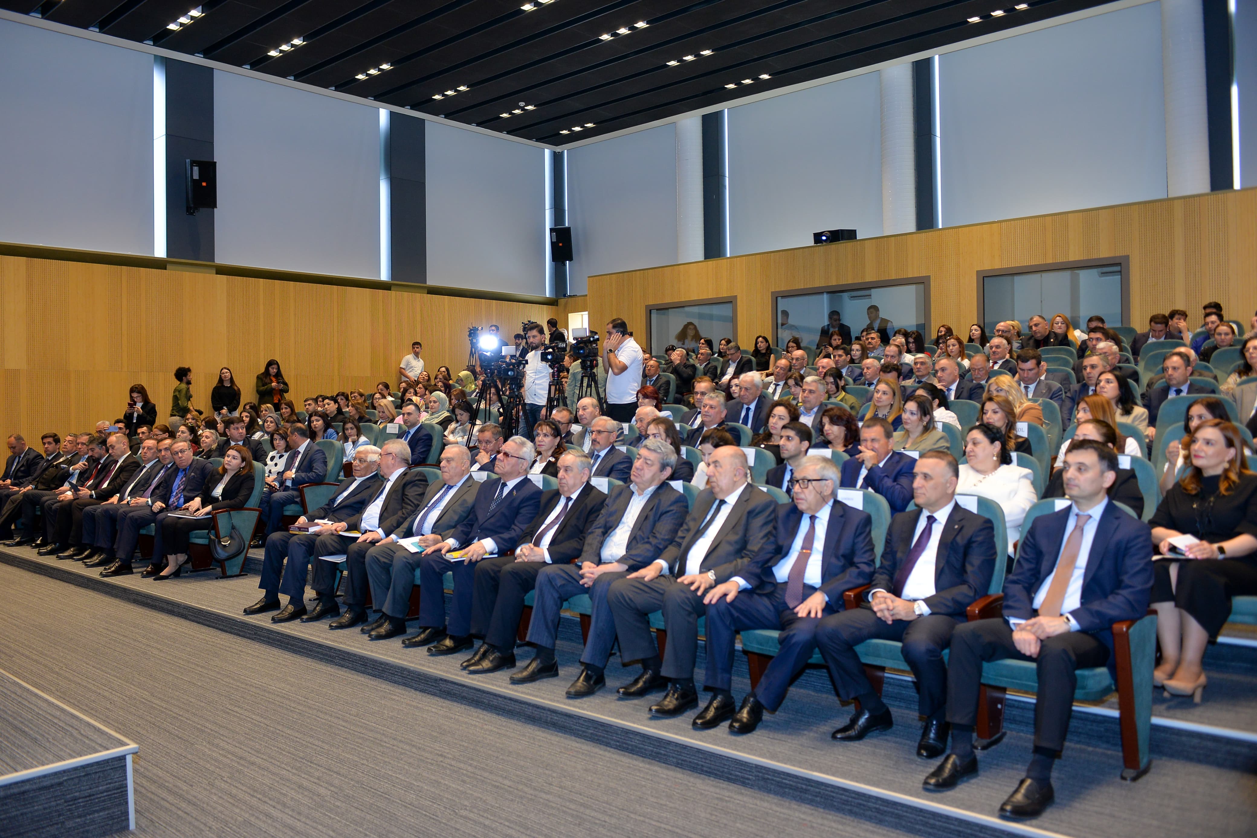 UNEC-də “Elm Festivalı 2025” keçirilir – FOTOLAR