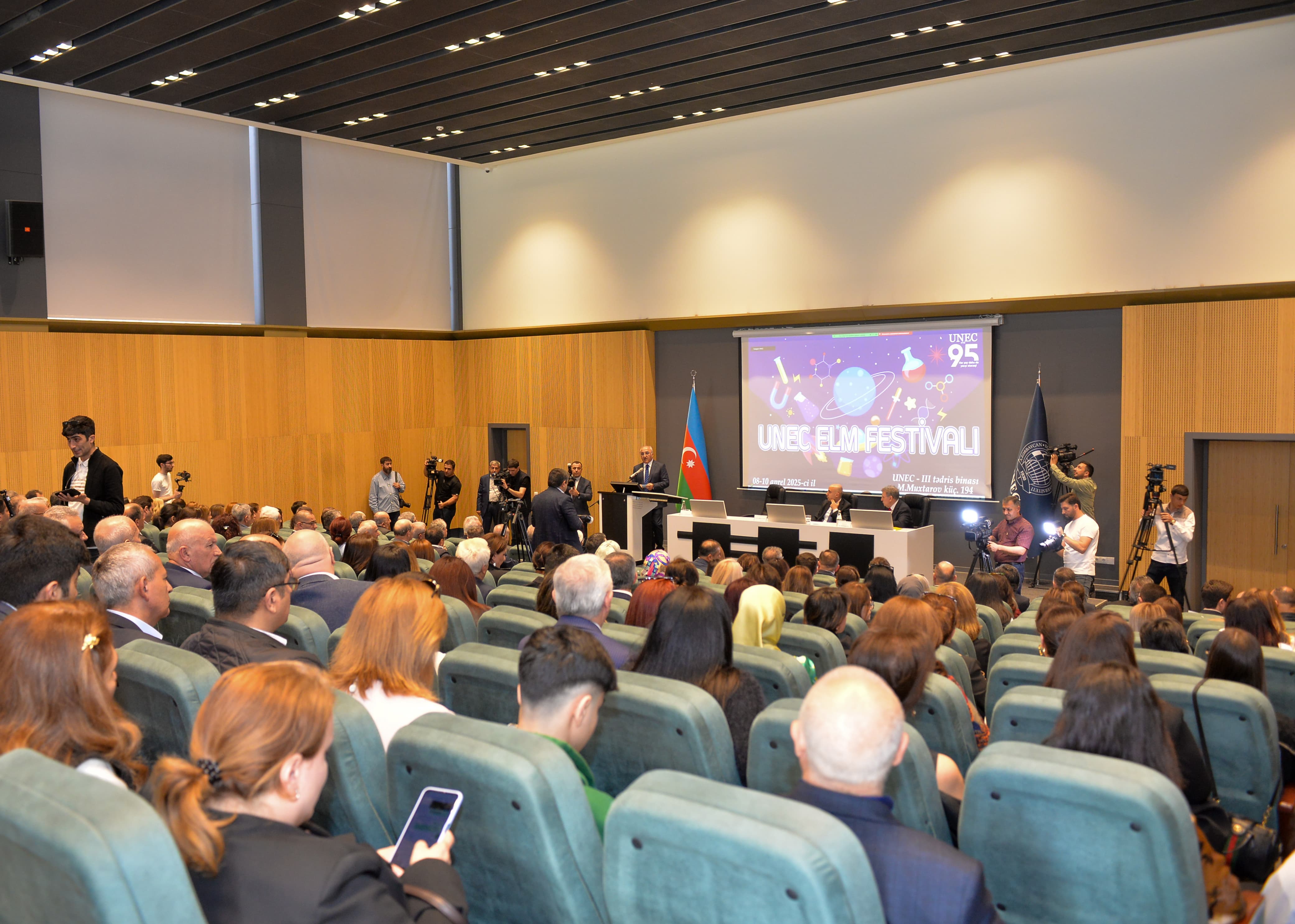 UNEC-də “Elm Festivalı 2025” keçirilir – FOTOLAR