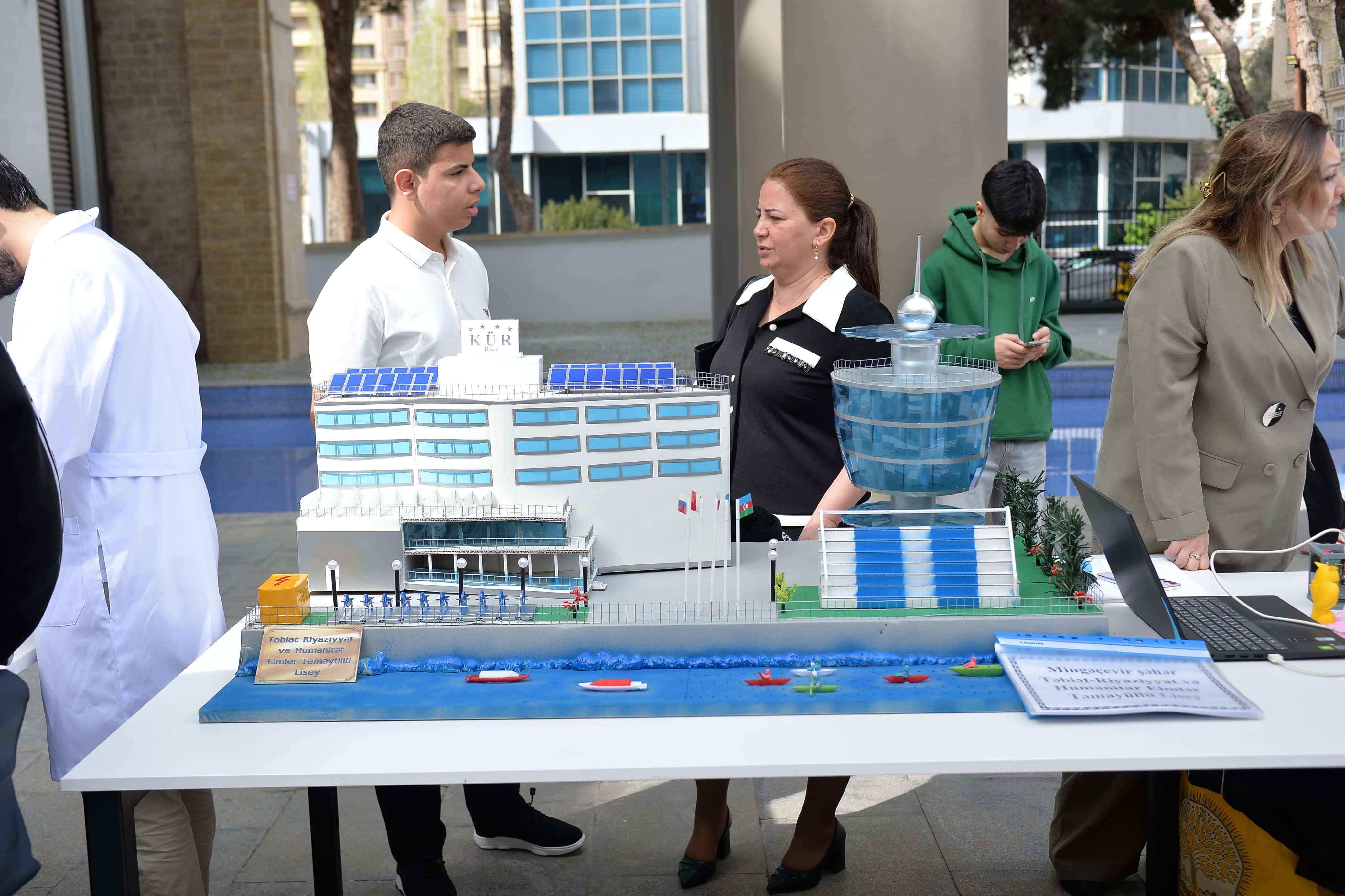 UNEC-də Elm Festivalı keçirilib