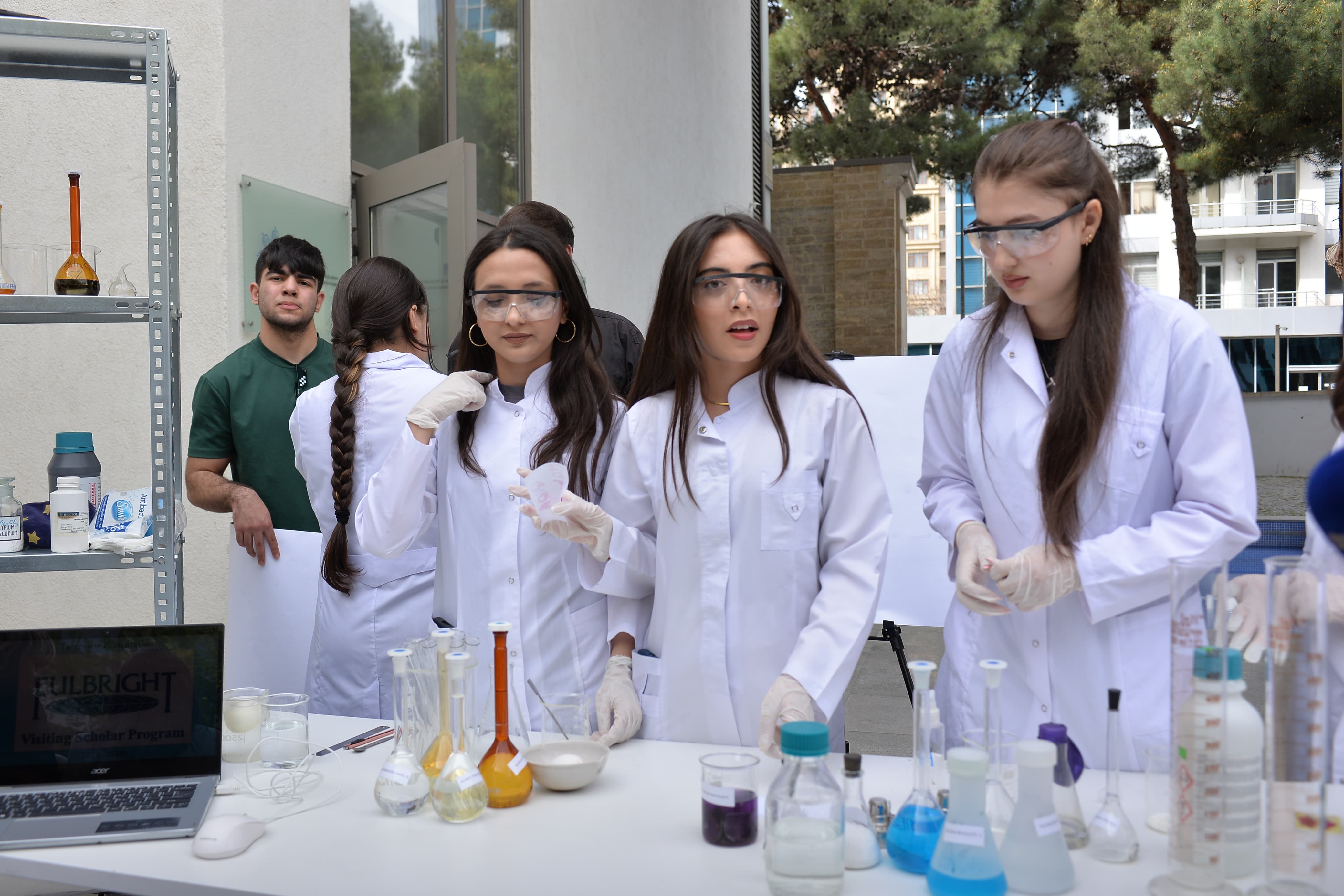 UNEC-də Elm Festivalı keçirilib