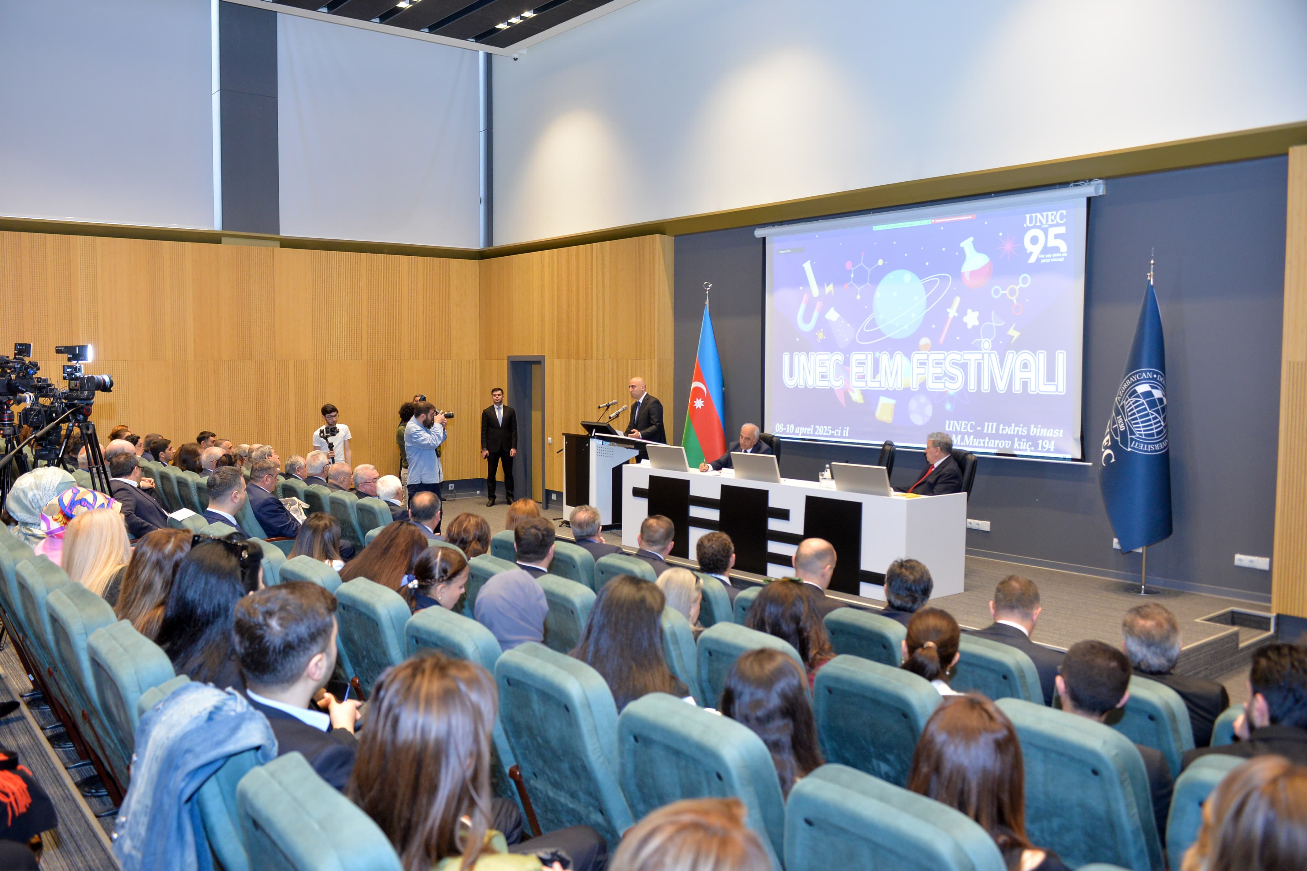UNEC-də Elm Festivalı keçirilib