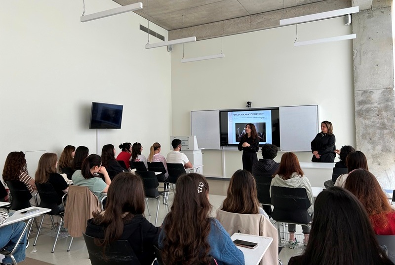UNEC-də “Erkən nikahın mənfi nəticələri” mövzusunda maarifləndirici tədbir baş tutub