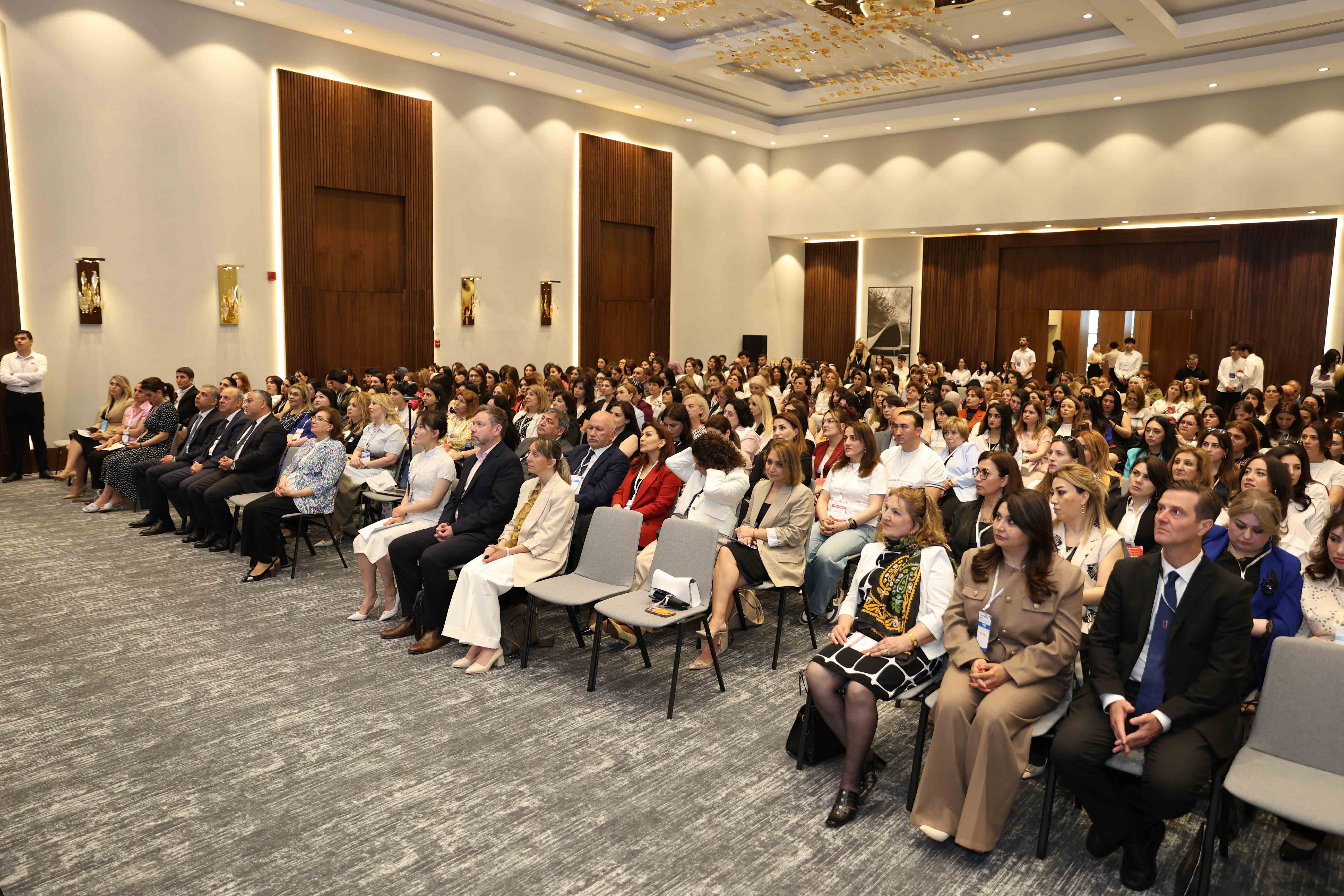 UNEC-də III Xarici Dil Müəllimləri Forumu keçirilib