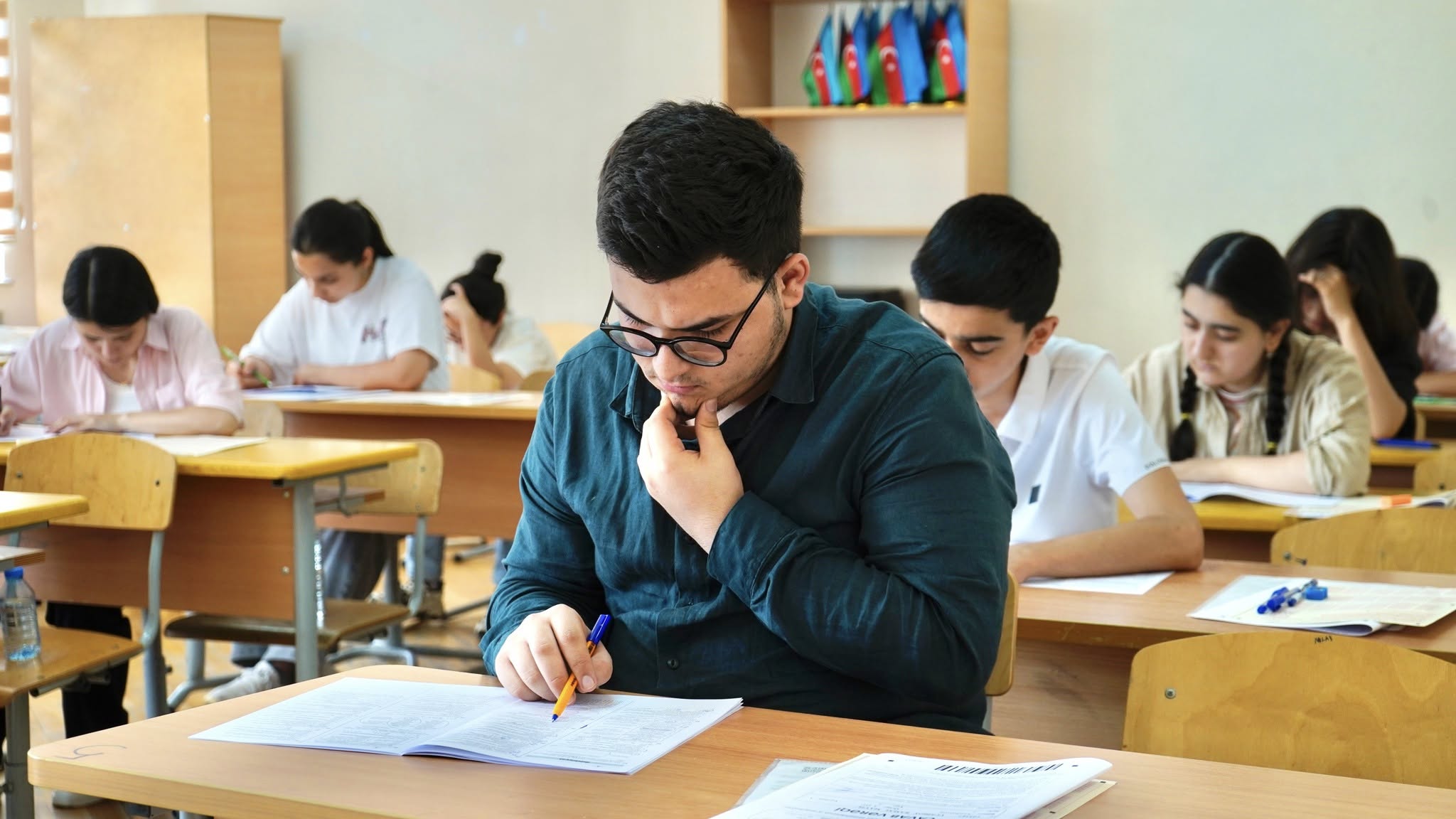 Universitetə qəbul olmaq istəyən abituriyentlərin sayı plan yerlərindən iki dəfə çoxdur 