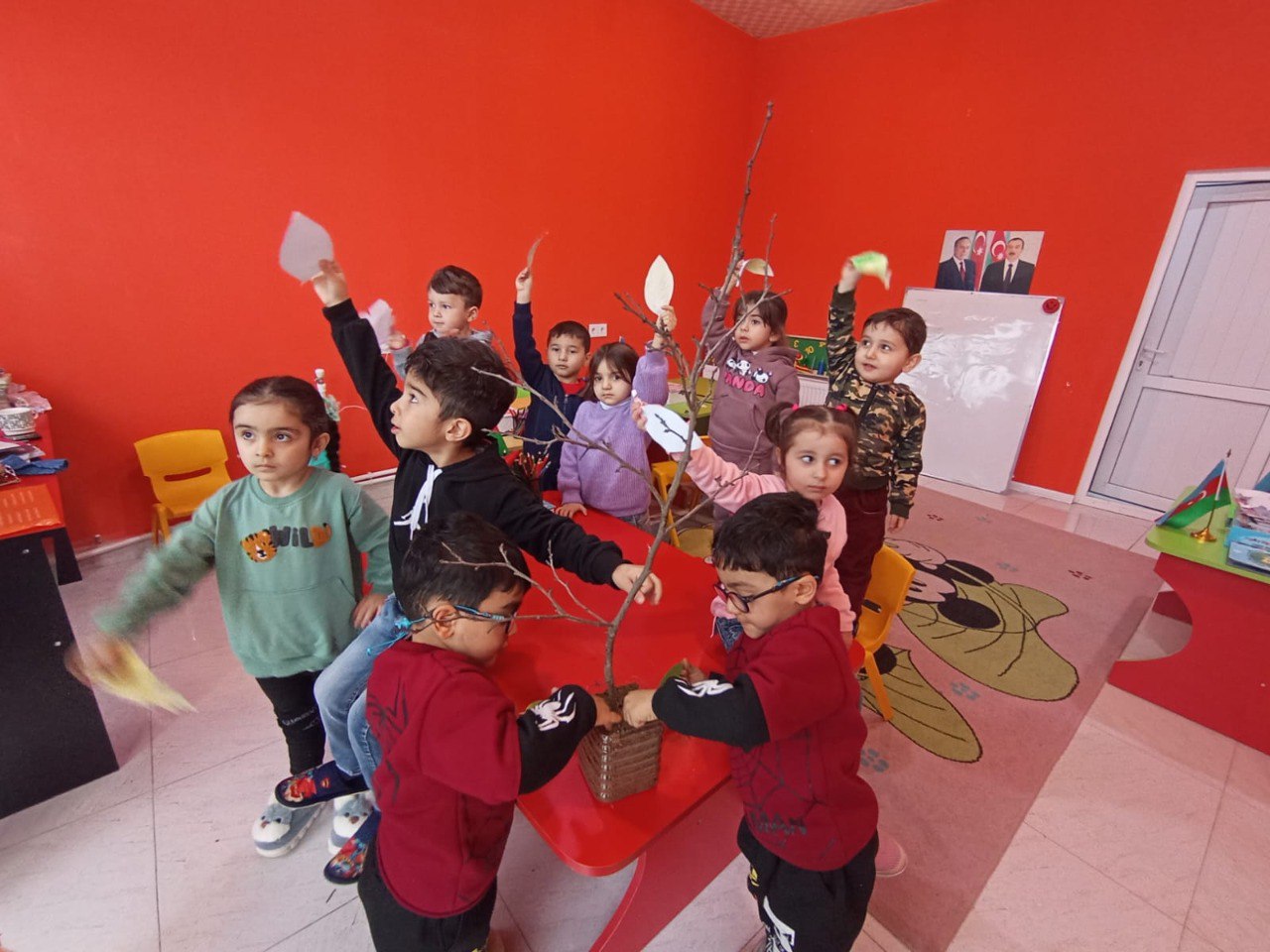 Uşaqlar ağac əkərək təbiətə öz töhfələrini veriblər 