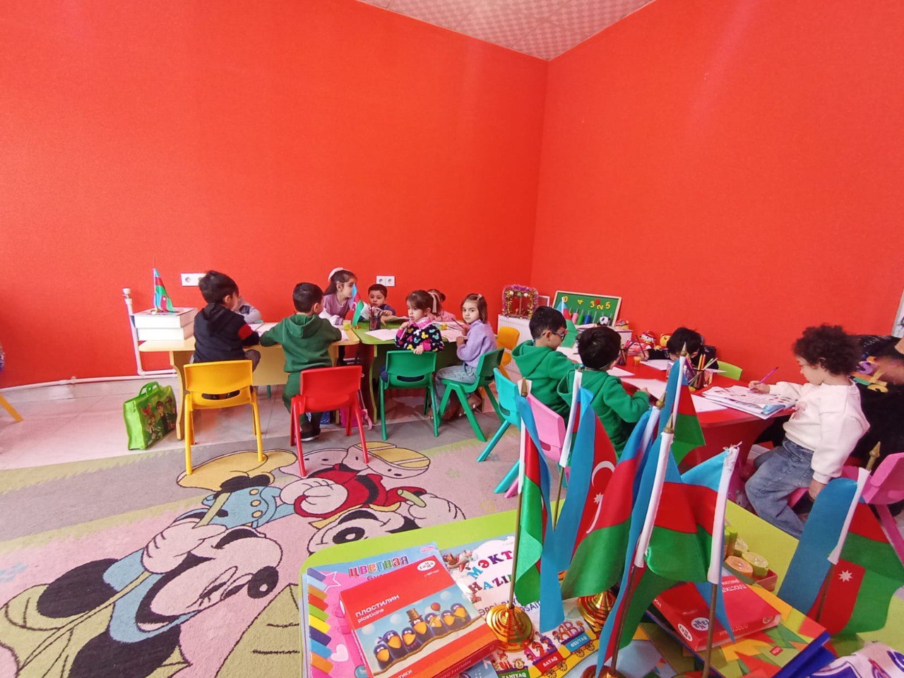 Uşaqlar ağac əkərək təbiətə öz töhfələrini veriblər