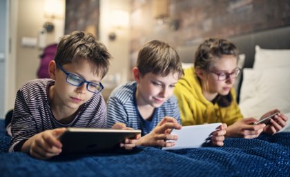 Uşaqların ekran vaxtının məhdudlaşdırılması onların psixi sağlamlığına təsir edir 