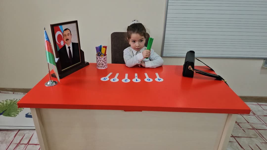 Uşaqların peşələrlə ilk tanışlığı