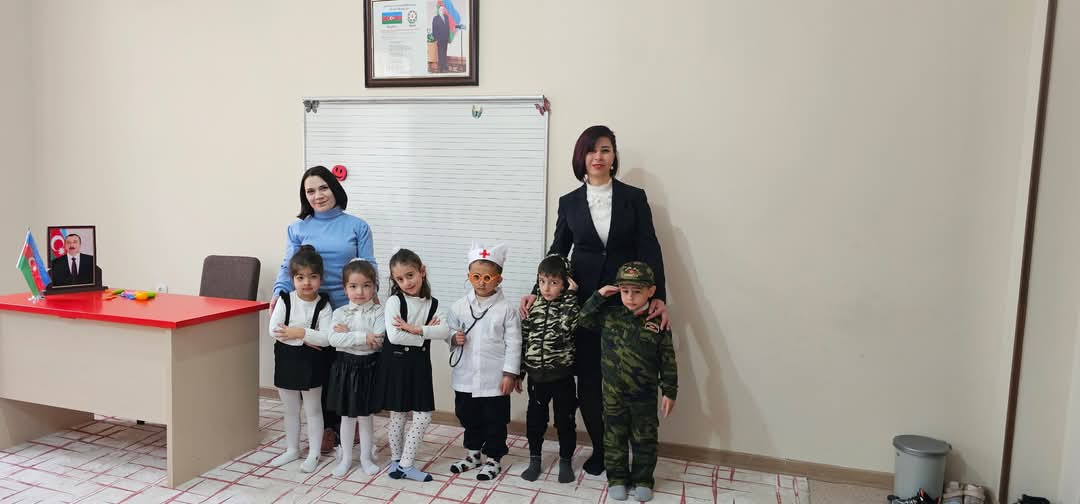 Uşaqların peşələrlə ilk tanışlığı