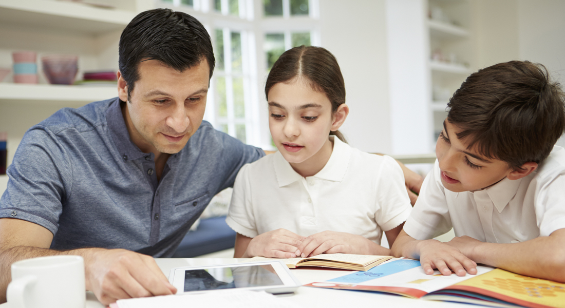 Valideyn davranışlarına məktəb qiymətləndirmə vərəqlərindən alınan məlumatların təsiri 