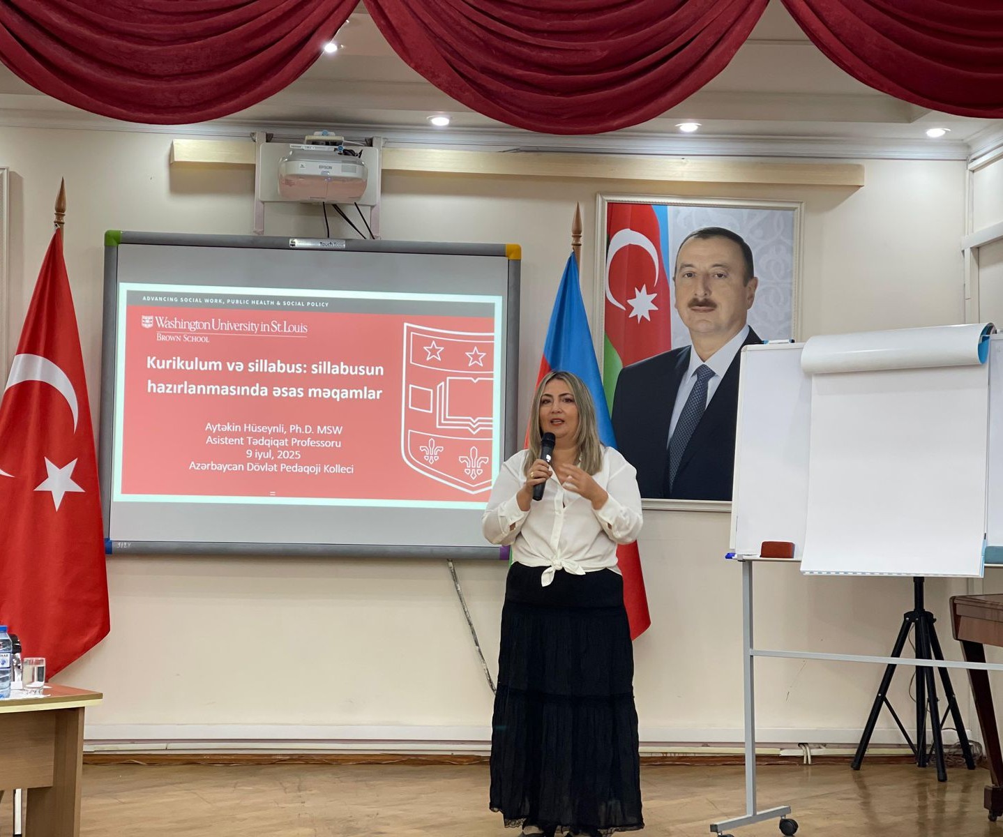 Vaşinqton Universitetinin professoru Pedaqoji Kollecdə seminar keçirib