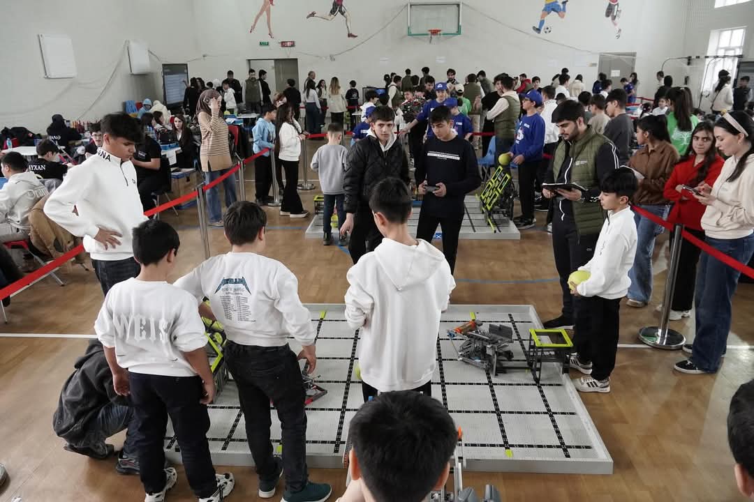 “VEX Robotics” yarışlarının Respublika turniri olub
