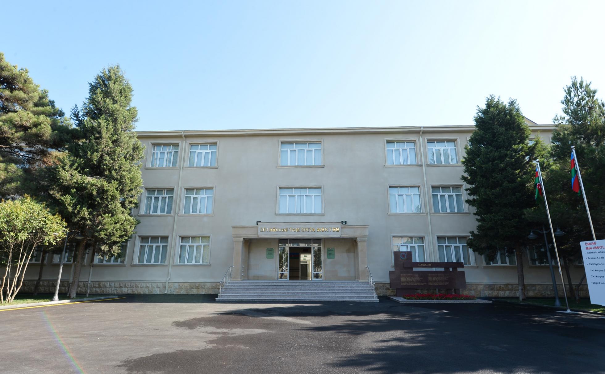 Vəzifə öhdəliklərini yerinə yetirməyən məktəb direktoruna töhmət verilib 