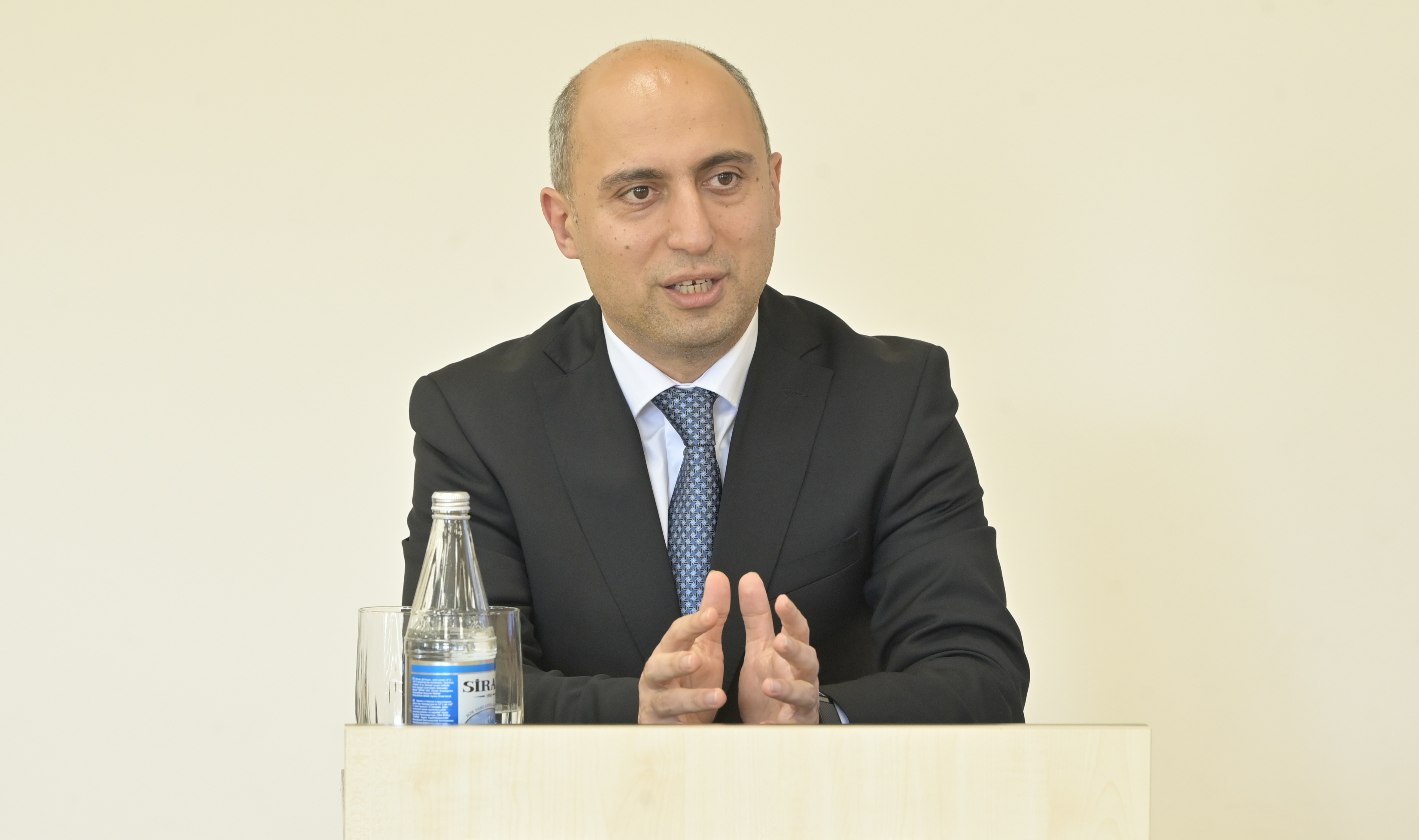 “Xaricə göndərilən gənclərin qayıtması nəticəsində mühüm elmi uğurların şahidi olacağıq - Nazir 