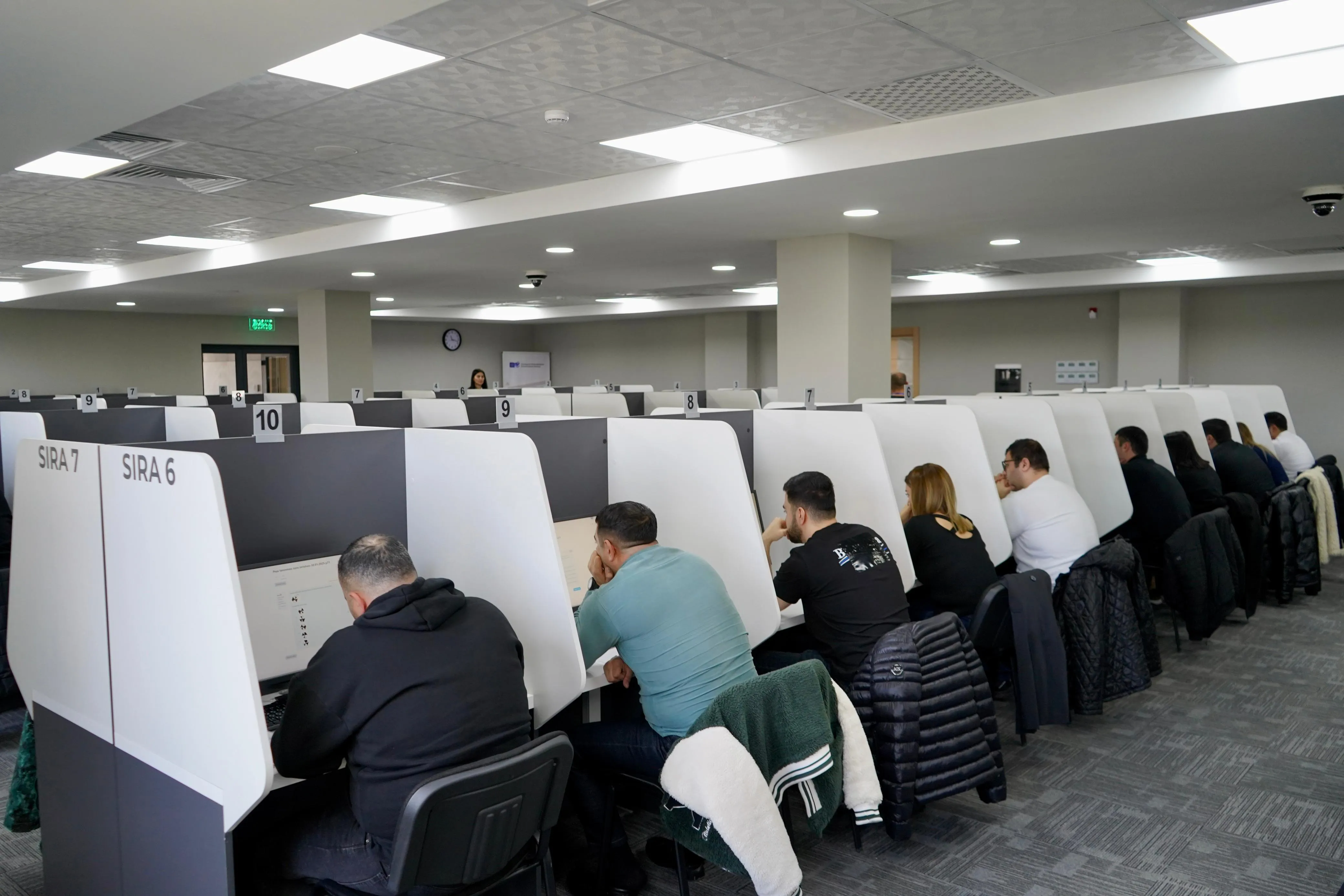 Xarici dövlətlərdə ali təhsil almış şəxslər üçün peşə tanınması üzrə imtahan keçirilib 