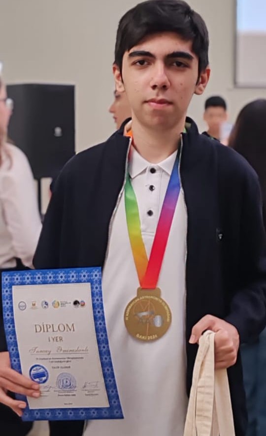 “Xarici elmi kitablardan çox istifadə edirəm” – Olimpiada qalibləri uğur sirlərini paylaşır