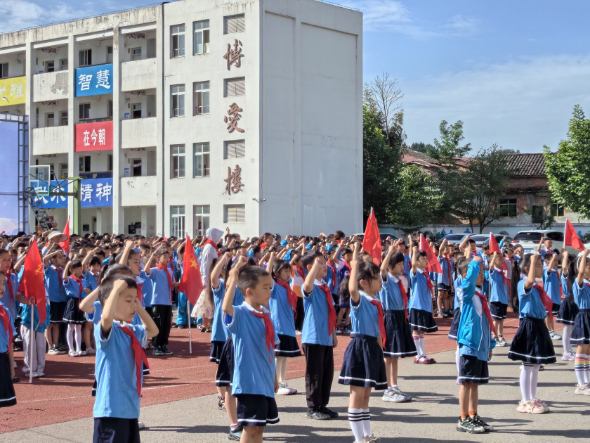 Xeyirxahlıq təcəssümünə çevrilən məktəb: Houbada şagirdlər Azərbaycanın yardımını minnətdarlıqla xatırlayırlar 
