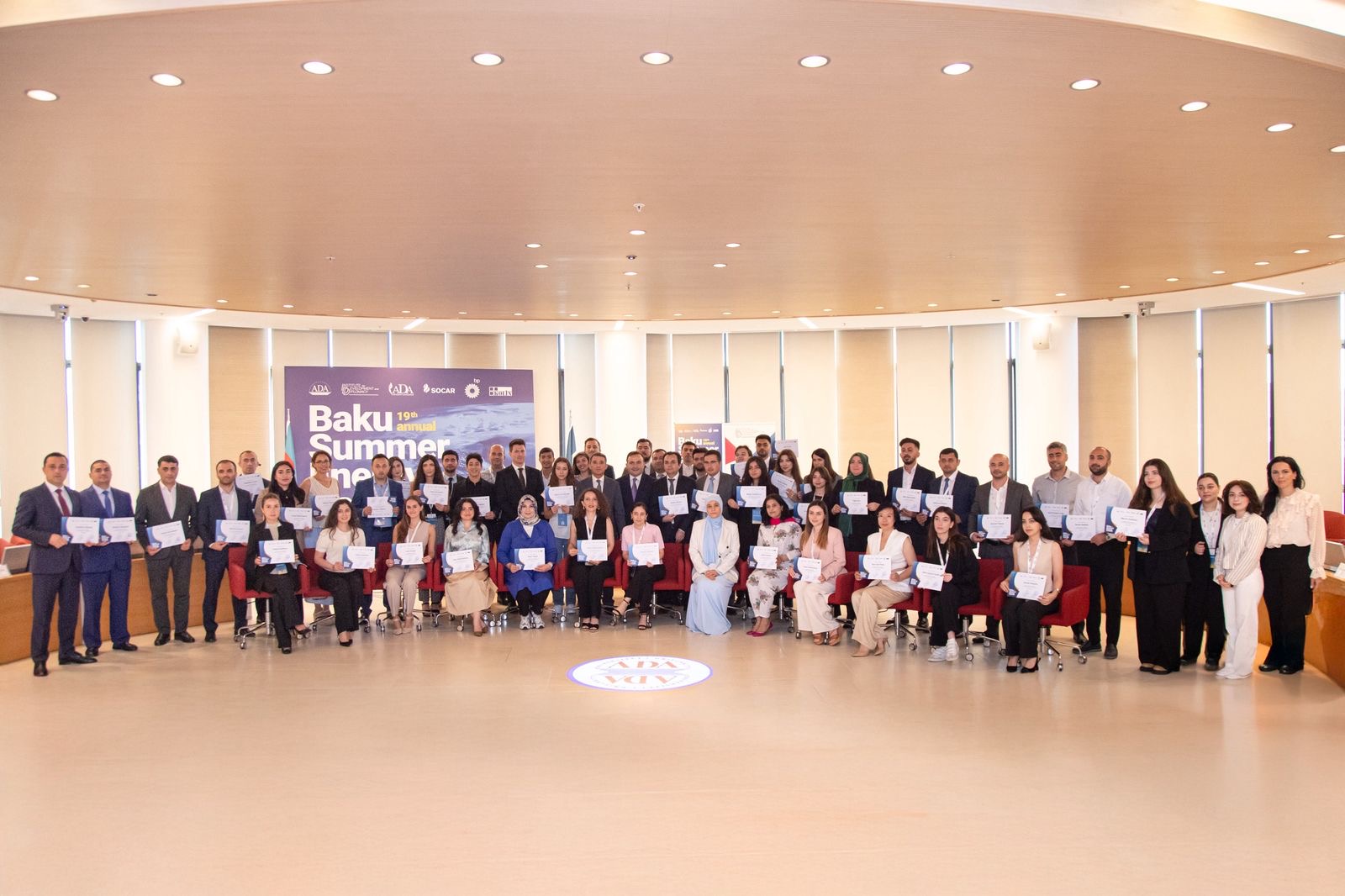 XIX Bakı Yay Enerji Məktəbinin buraxılış mərasimi keçirilib