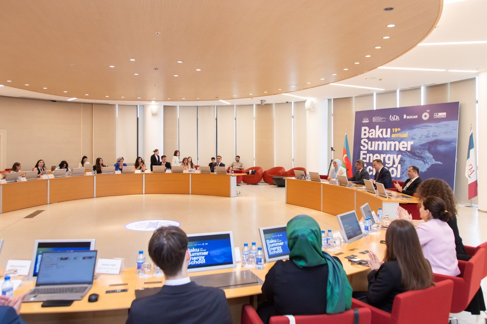 XIX Bakı Yay Enerji Məktəbinin buraxılış mərasimi keçirilib