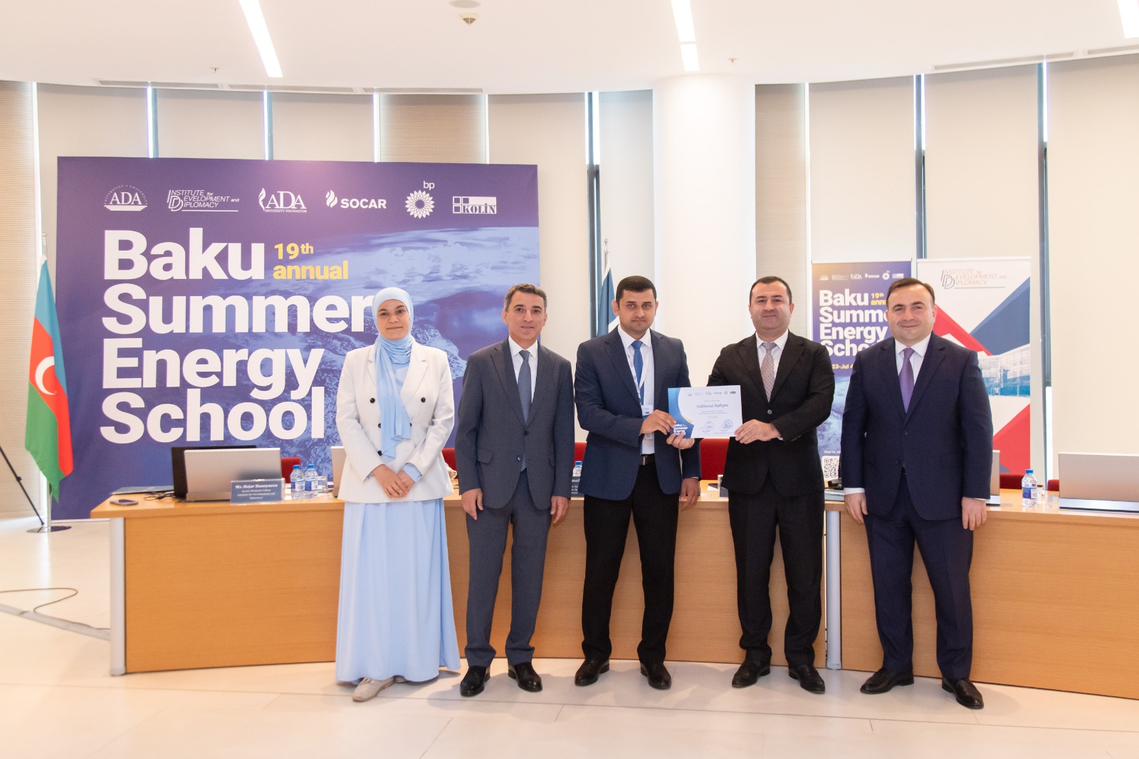 XIX Bakı Yay Enerji Məktəbinin buraxılış mərasimi keçirilib