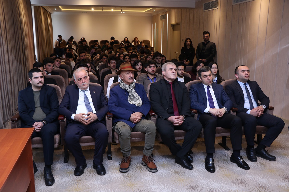 “Xocalı keçmişdən gələcəyə” – AzMİU-da Reza Deqati ilə görüş keçirilib