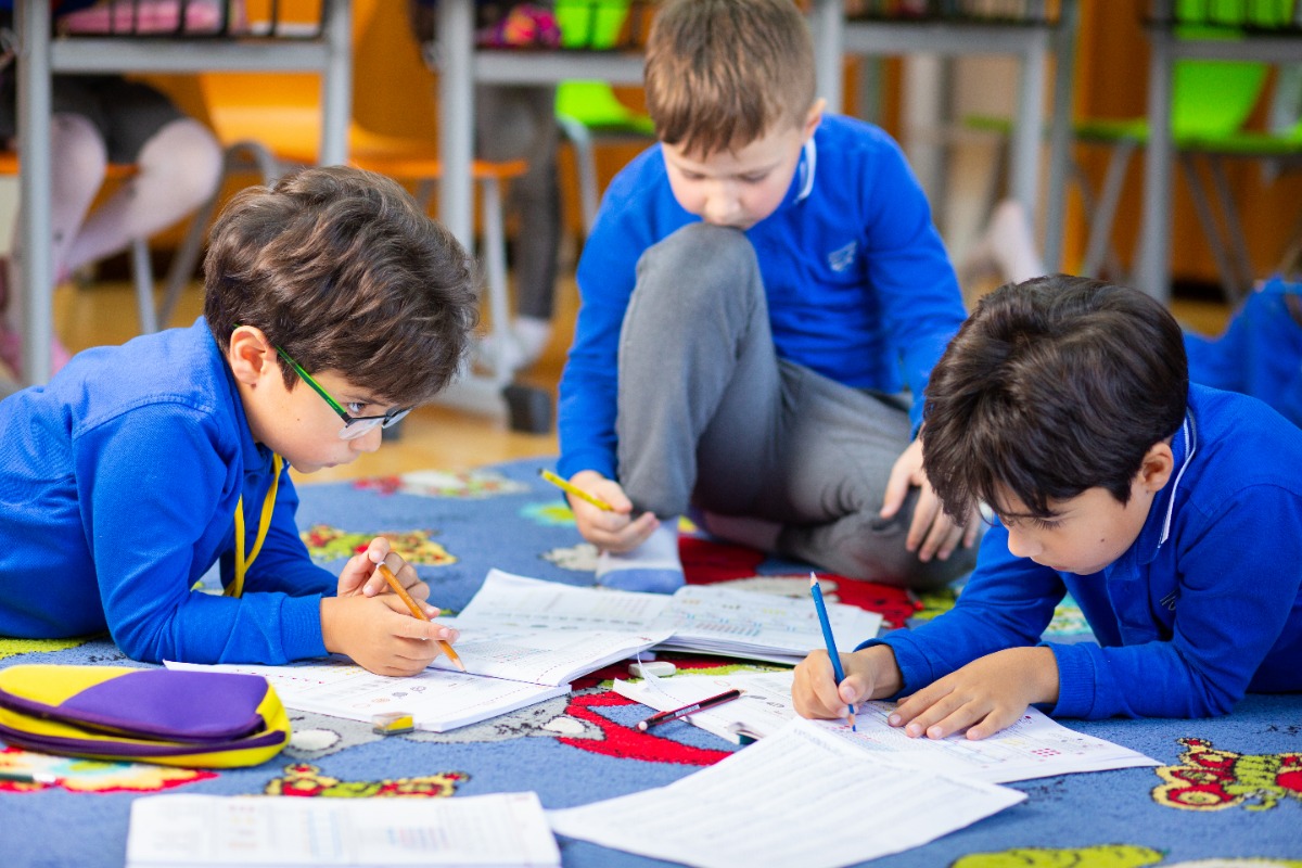 XXI əsr dərs modelinə yeni baxış: müasir dərsin möcüzəsi 