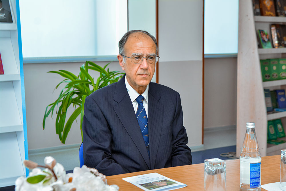 Yaponiyalı alimdən tövsiyə: Tələbəlik dövründən işləməyə başlayın 