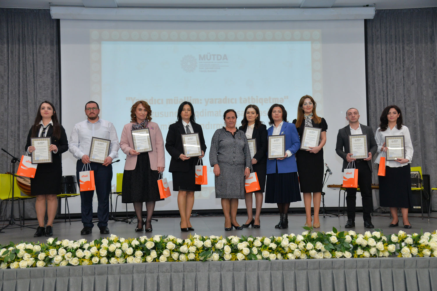 Yaradıcı müəllimlər təltif olunub