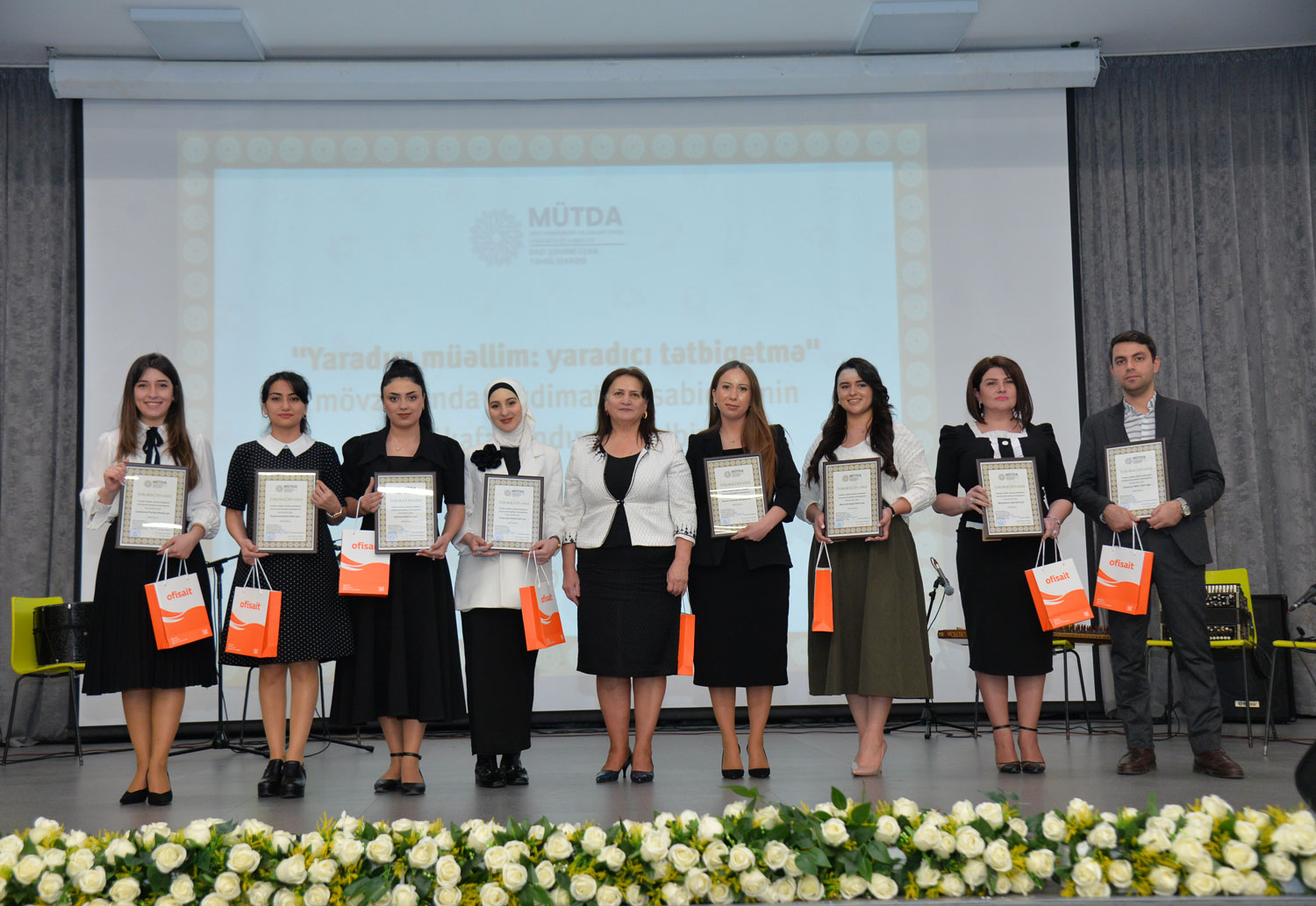 Yaradıcı müəllimlər təltif olunub