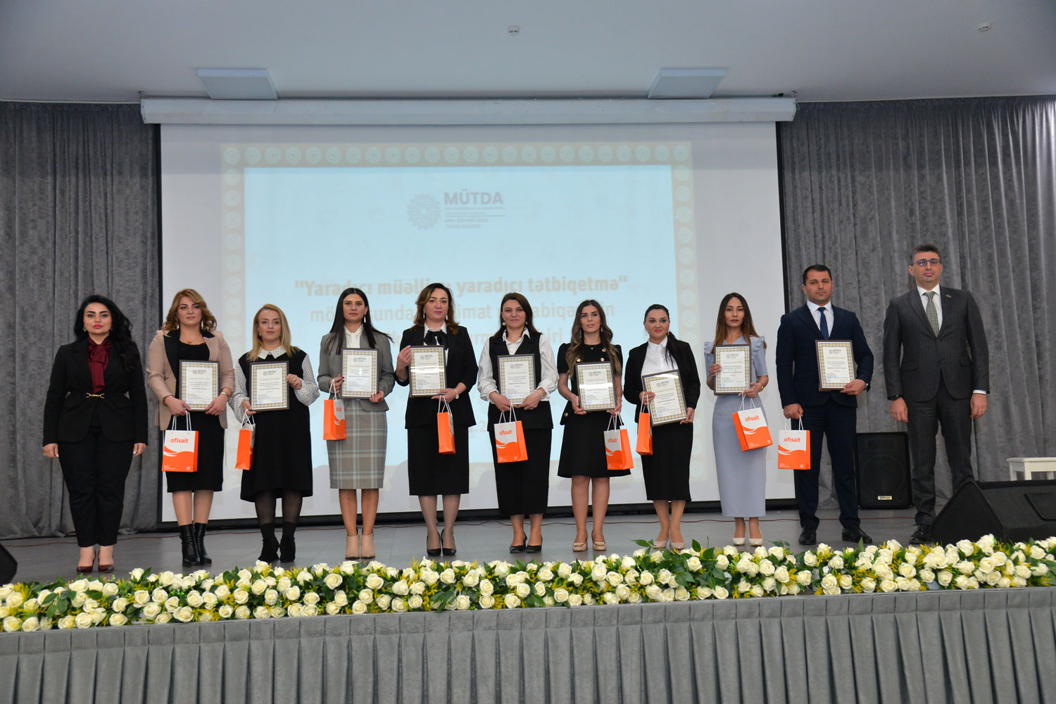 Yaradıcı müəllimlər təltif olunub