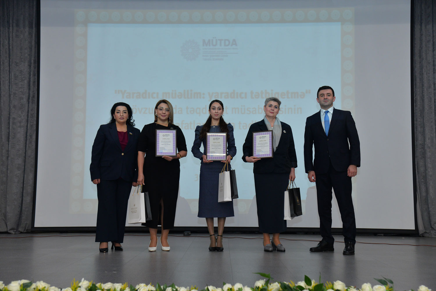 Yaradıcı müəllimlər təltif olunub