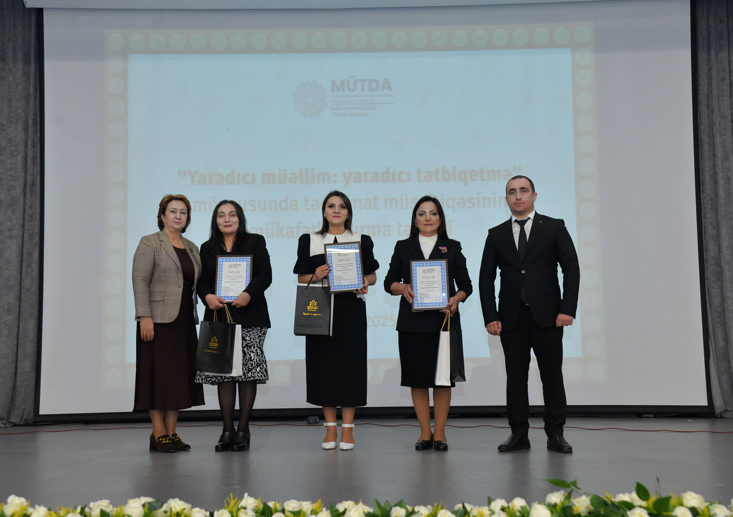 Yaradıcı müəllimlər təltif olunub