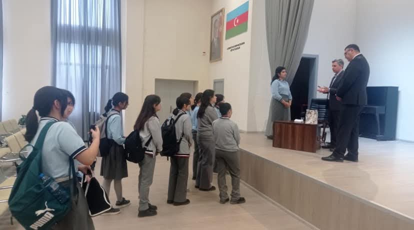 Yazıçı Aqşin Yenisey gimnaziyanın qonağı olub 