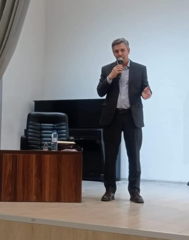 Yazıçı Aqşin Yenisey gimnaziyanın qonağı olub