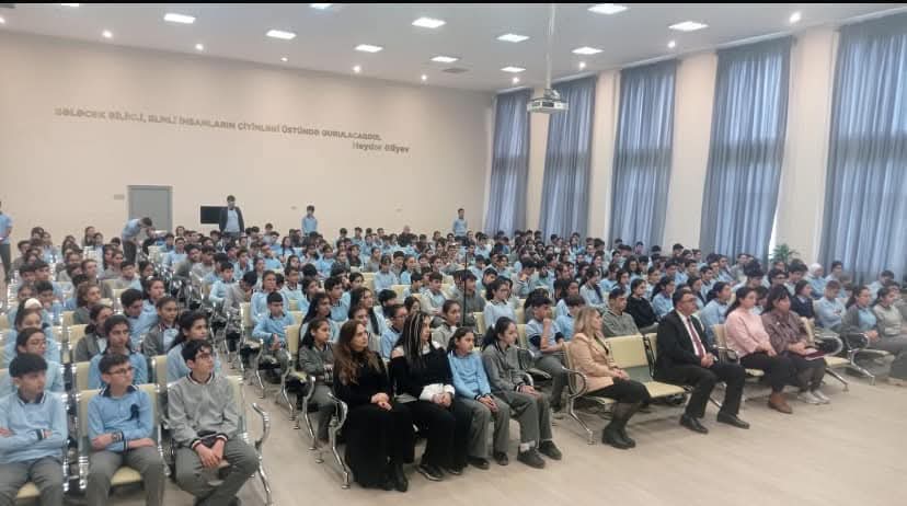 Yazıçı Aqşin Yenisey gimnaziyanın qonağı olub