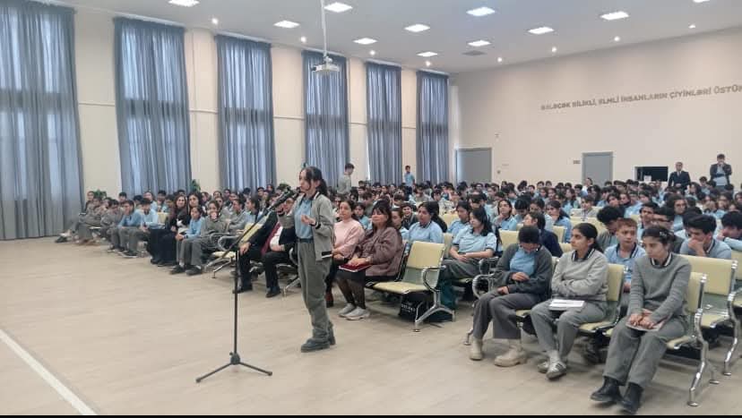 Yazıçı Aqşin Yenisey gimnaziyanın qonağı olub