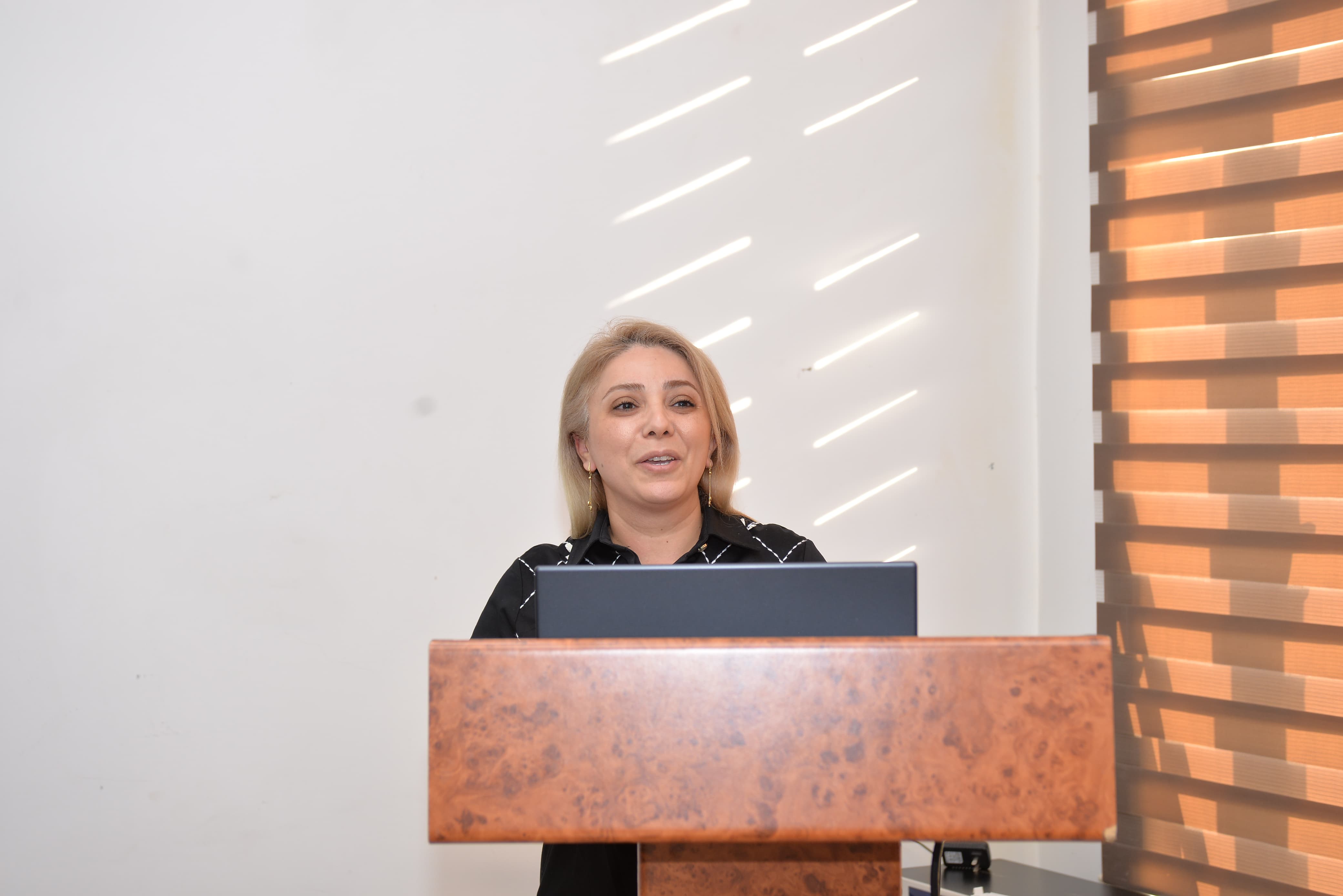 Yeni kurikulumda xarici dil üzrə ünsiyyət bacarıqlarının inkişafına xüsusi diqqət ayrılıb