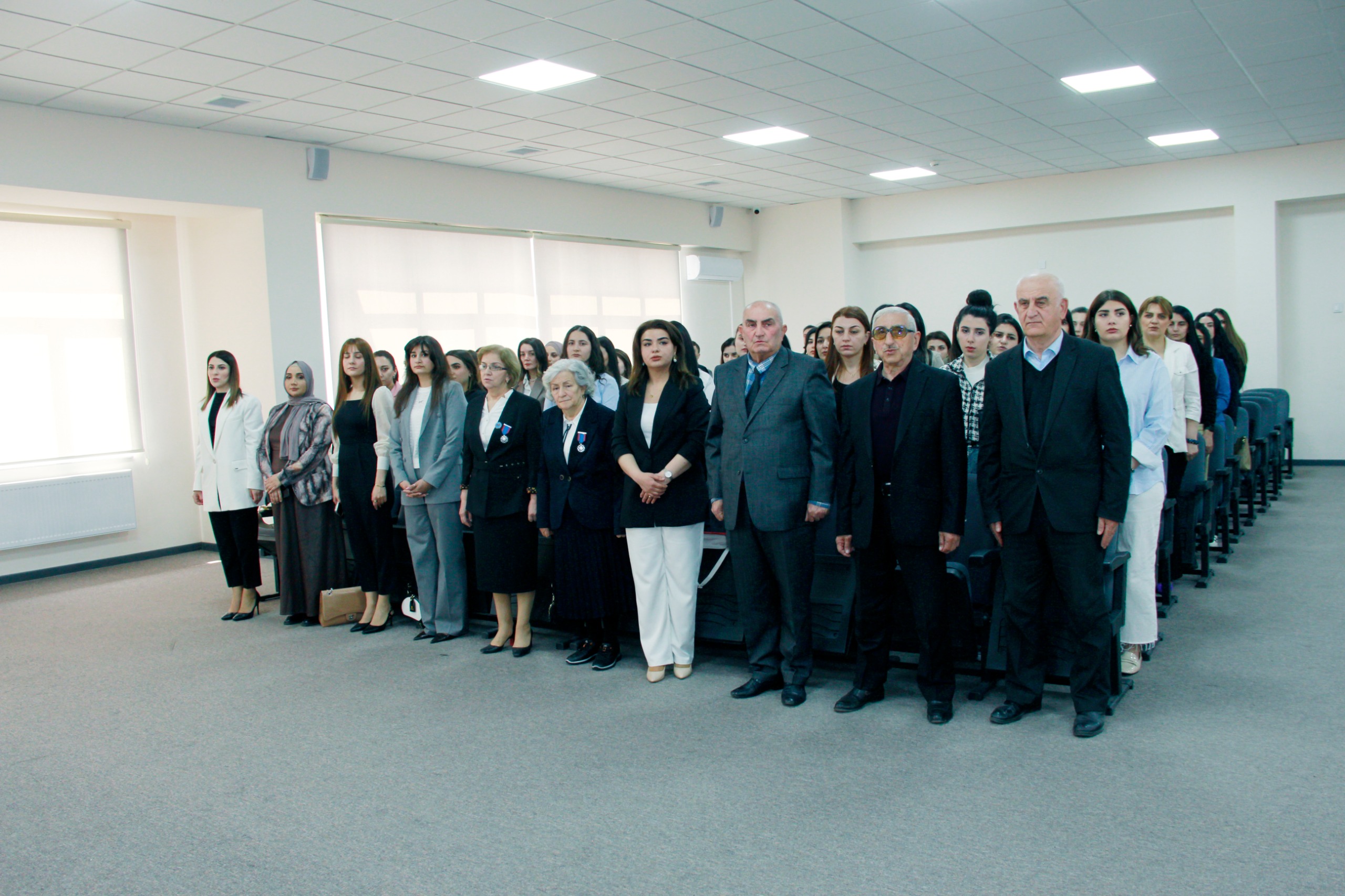 Yeni nəsil necə tərbiyə edilsin? – Mütəxəssislər cavab axtardı