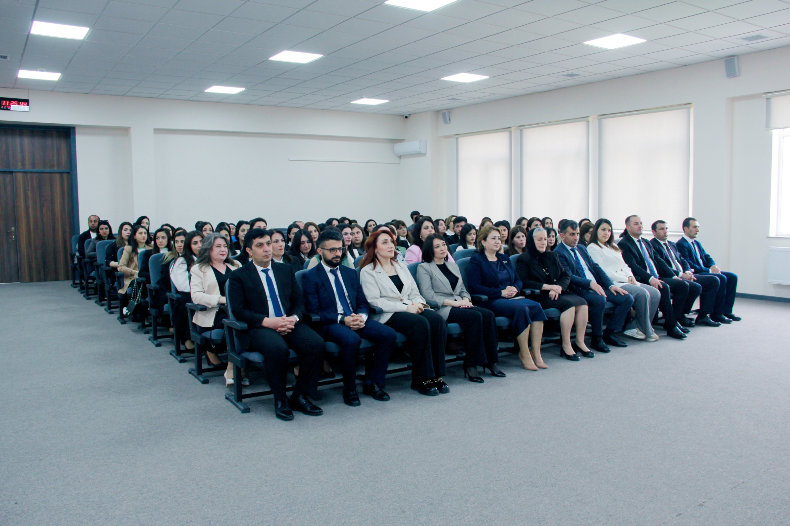 Yeni nəsil necə tərbiyə edilsin? – Mütəxəssislər cavab axtardı