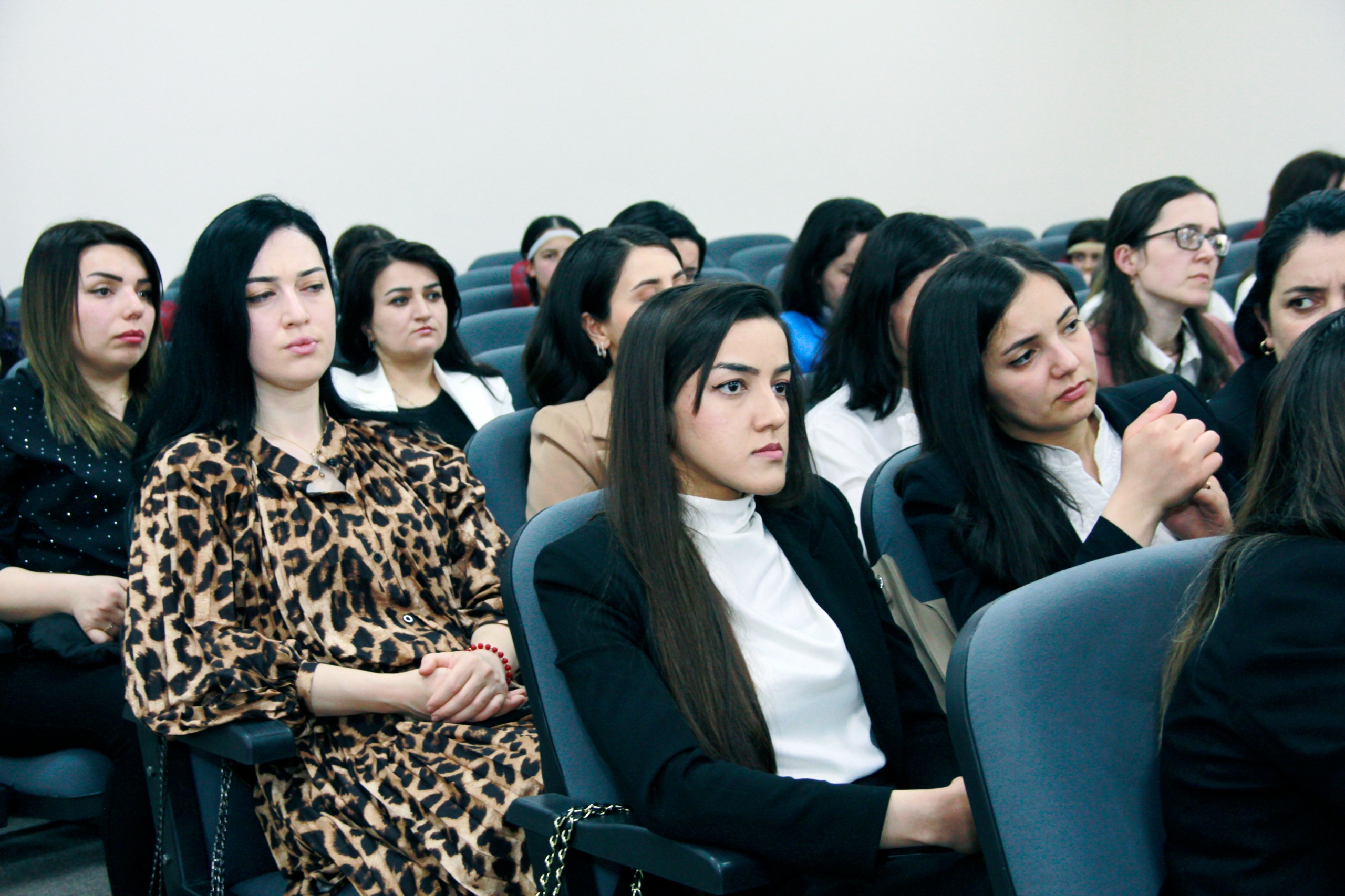 Yeni nəsil necə tərbiyə edilsin? – Mütəxəssislər cavab axtardı