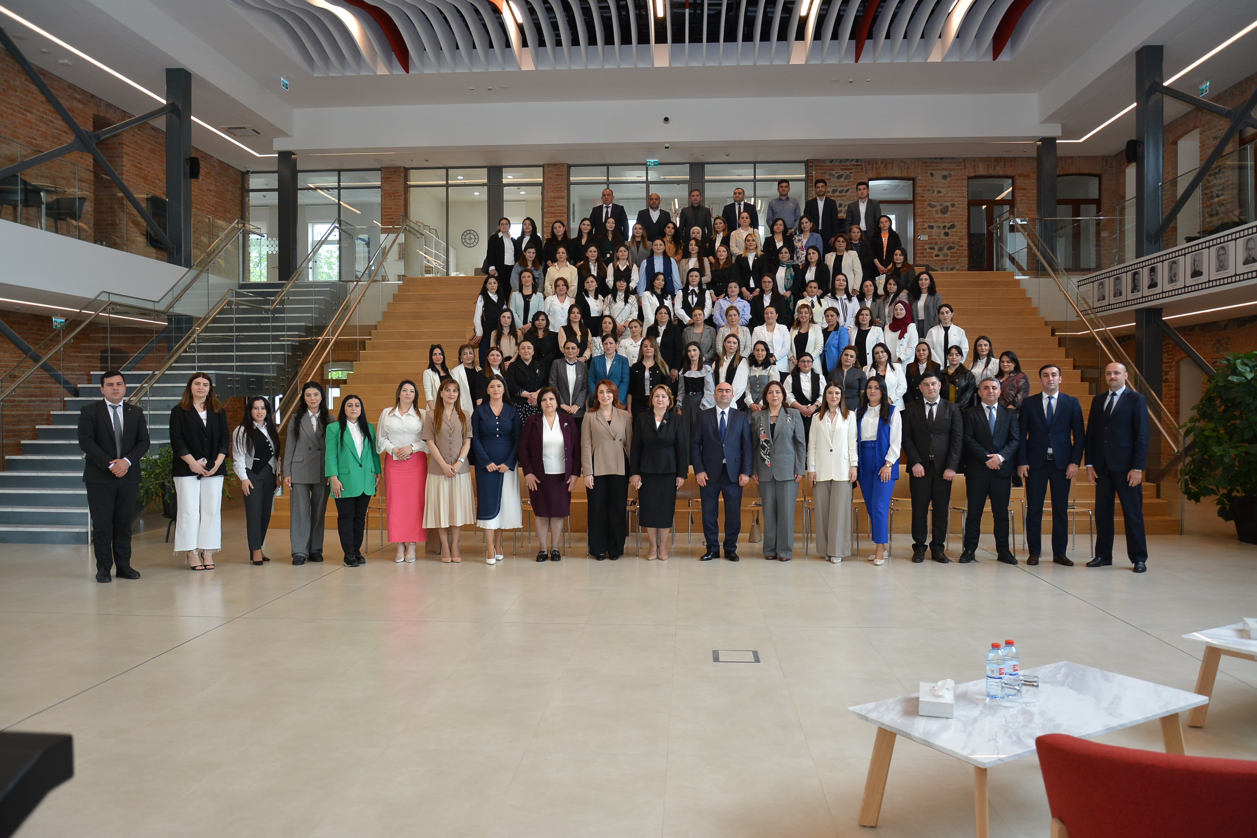 Yeni nəslin tərbiyəsi: Məktəbdən nə tələb olunur?