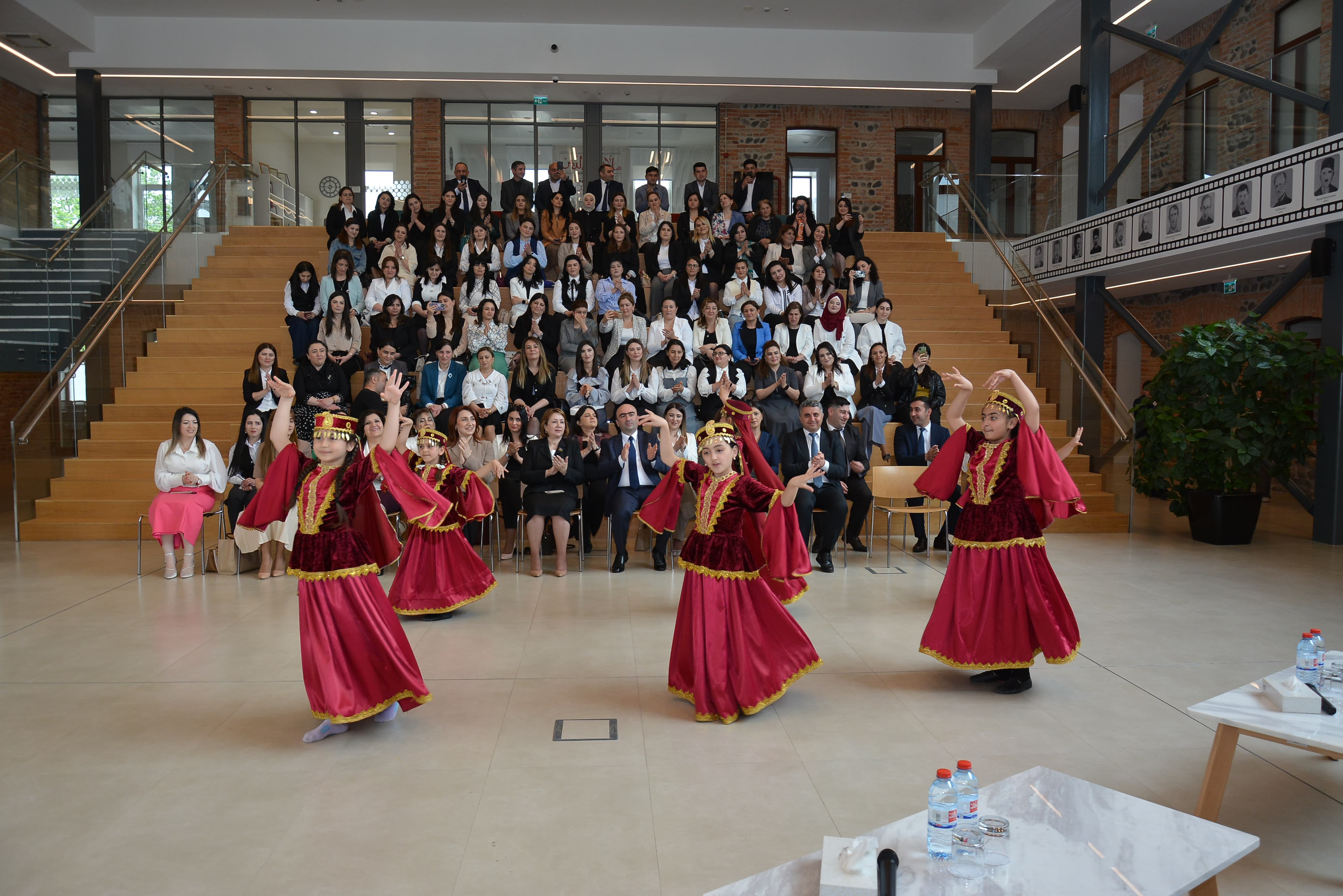 Yeni nəslin tərbiyəsi: Məktəbdən nə tələb olunur?