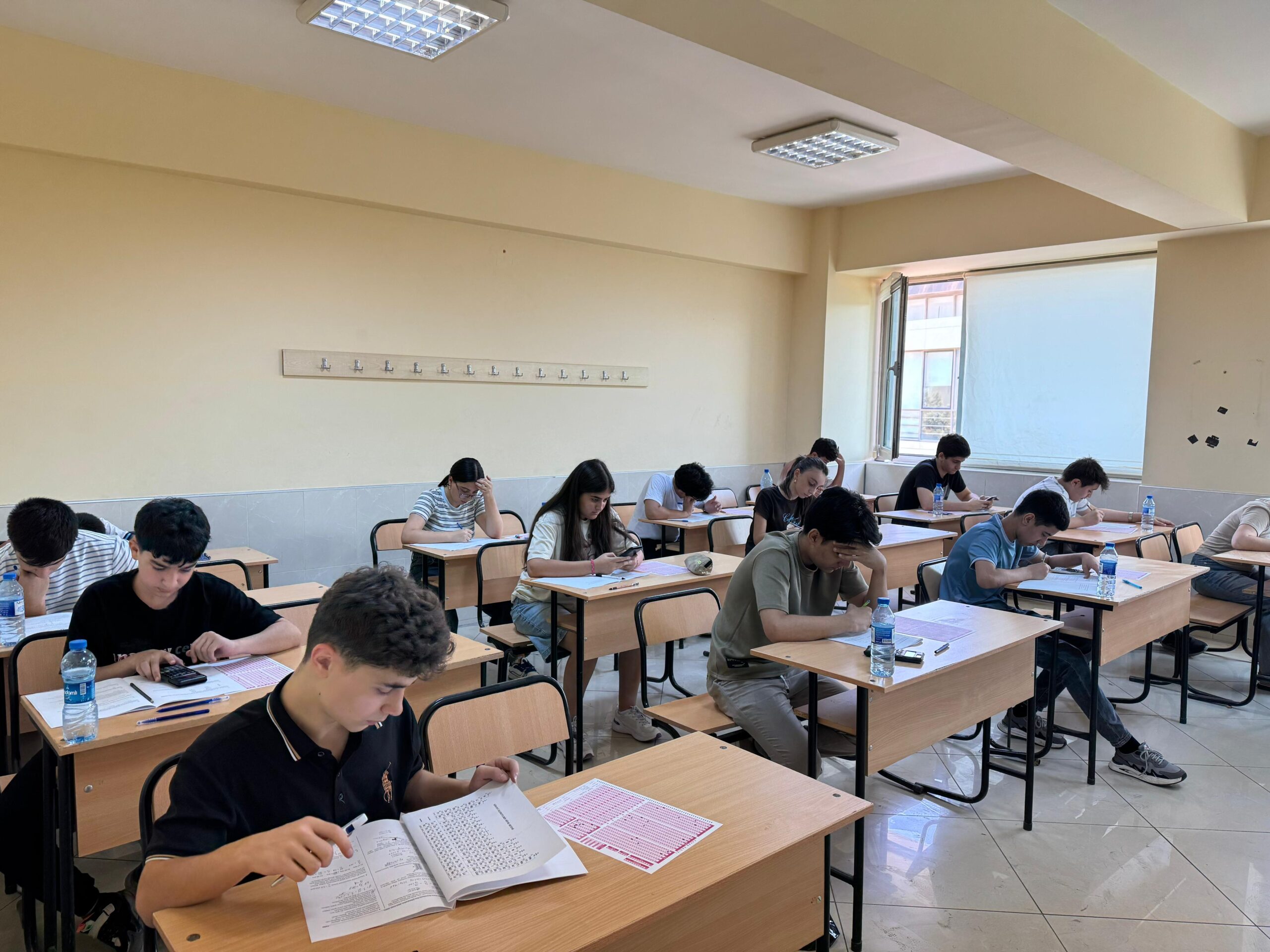 Yeniyetmələrin Beynəlxalq Elm Olimpiadasına seçmə imtahanı keçirilib