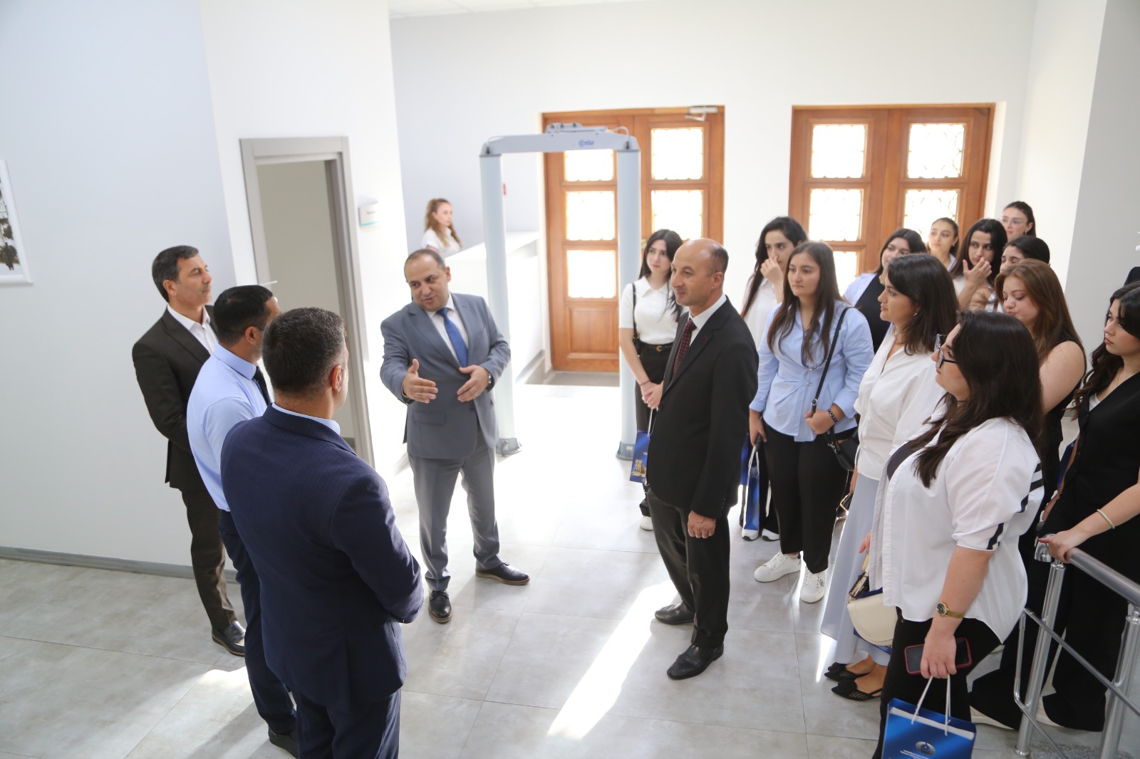 Yüksək bal toplayan abituriyentlər üçün Ombudsman Aparatına info-tur təşkil edilib