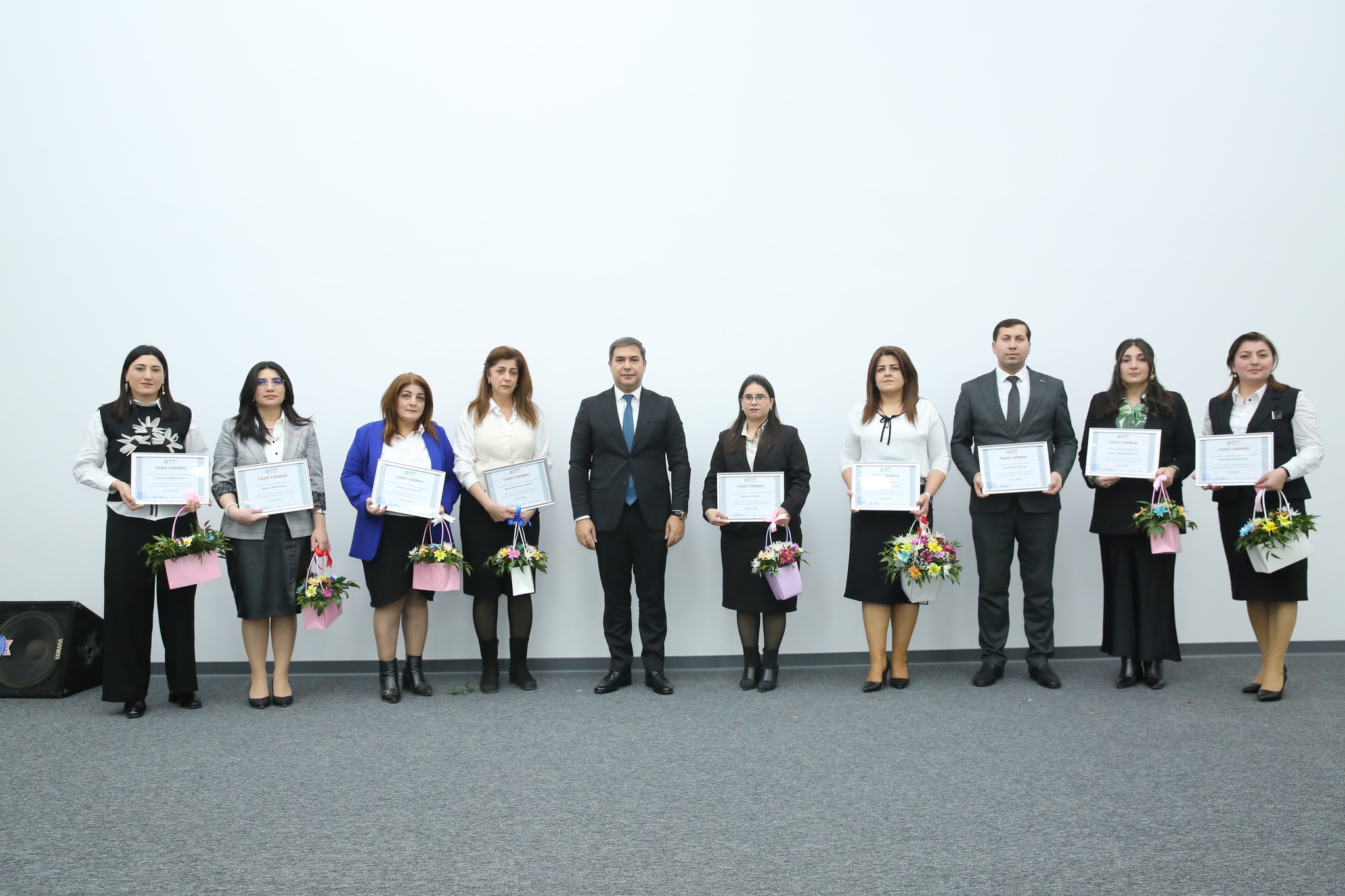 Yüksək nailiyyətlərinə görə mükafatlandırılan müəllimlərə təltifləri təqdim edilib