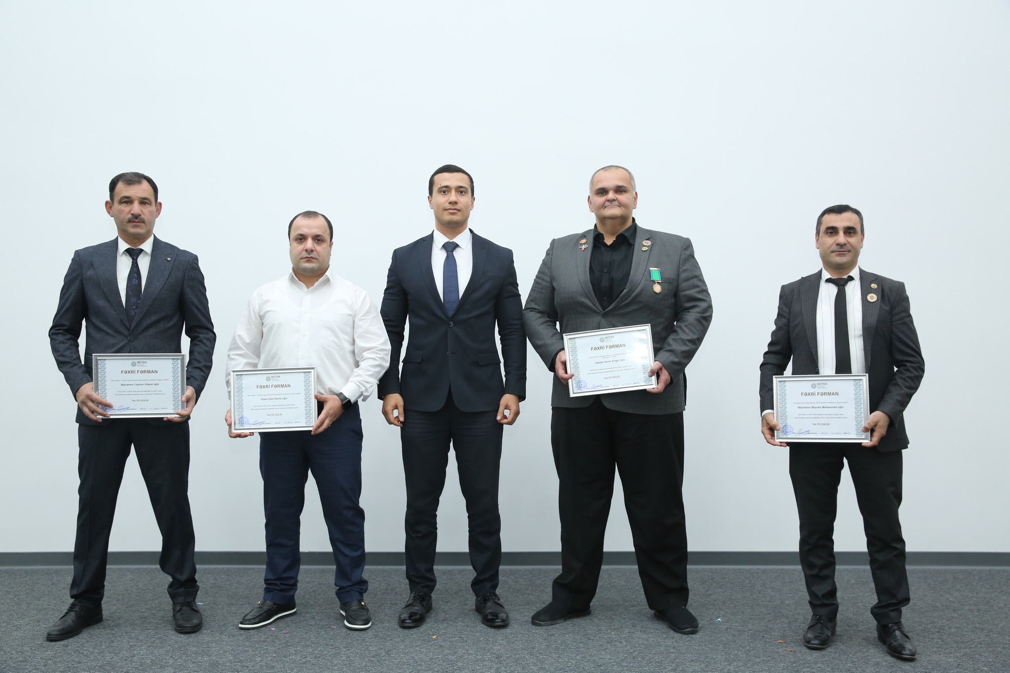 Yüksək nailiyyətlərinə görə mükafatlandırılan müəllimlərə təltifləri təqdim edilib