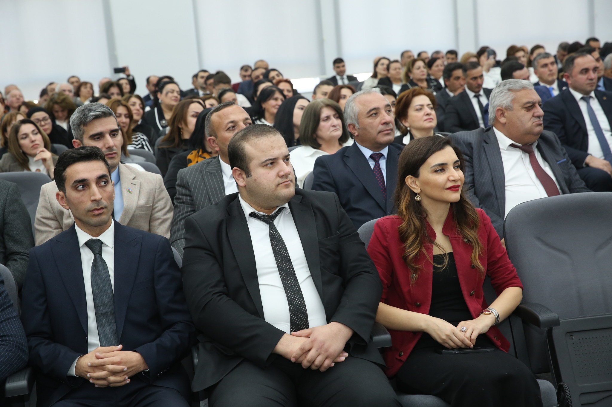 Yüksək nailiyyətlərinə görə mükafatlandırılan müəllimlərə təltifləri təqdim edilib